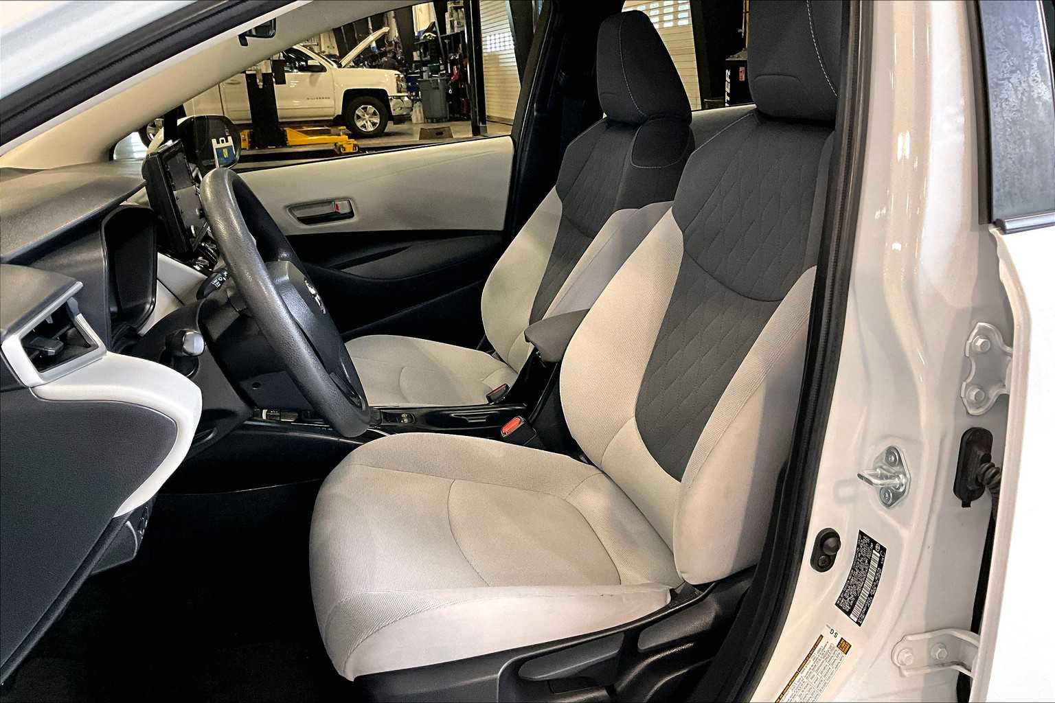 2022 Toyota Corolla LE - Photo 10