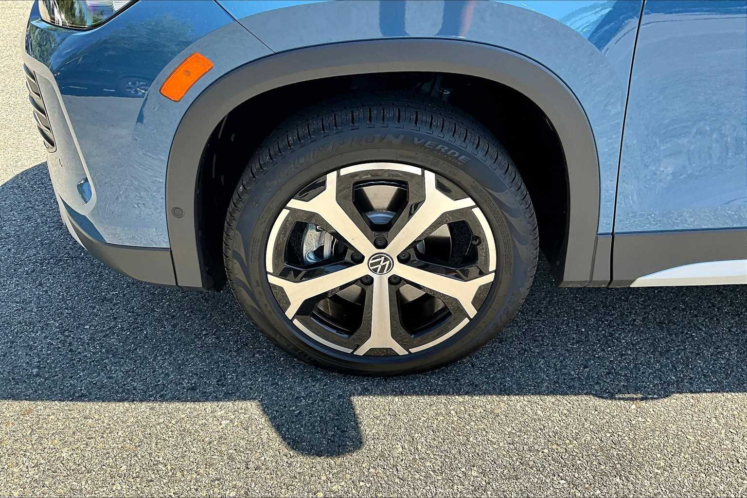 2025 Volkswagen Tiguan SE - Photo 8