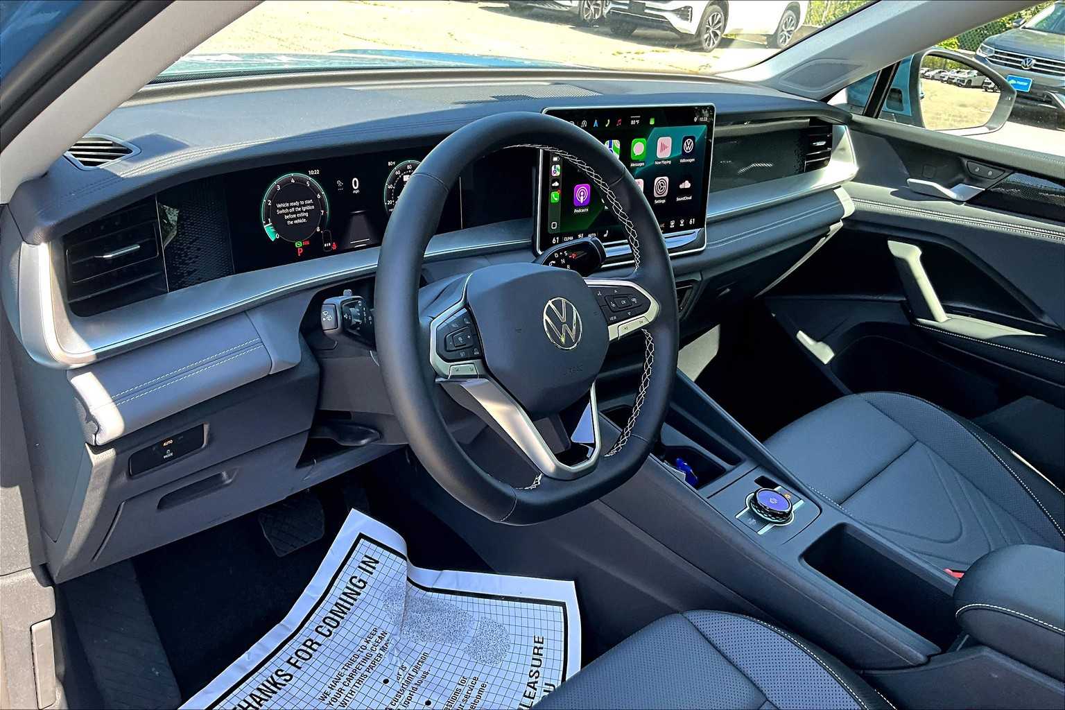 2025 Volkswagen Tiguan SE - Photo 9