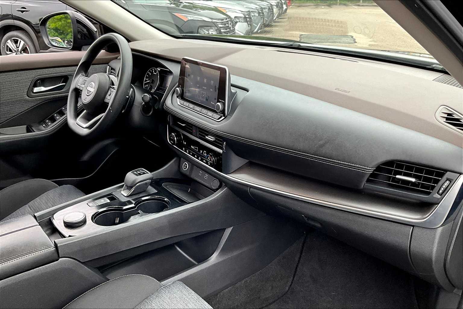 2023 Nissan Rogue SV - Photo 14