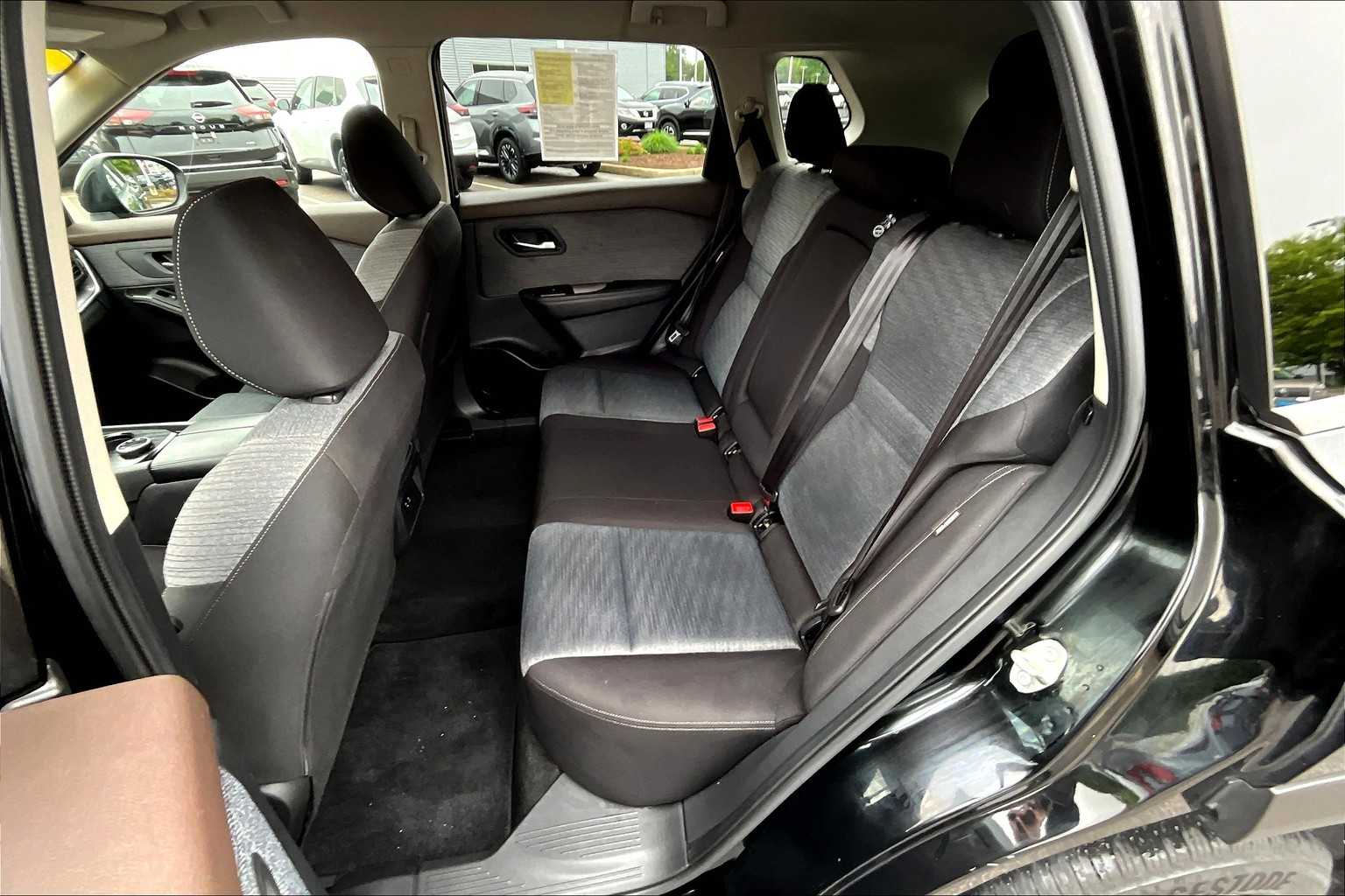 2023 Nissan Rogue SV - Photo 15