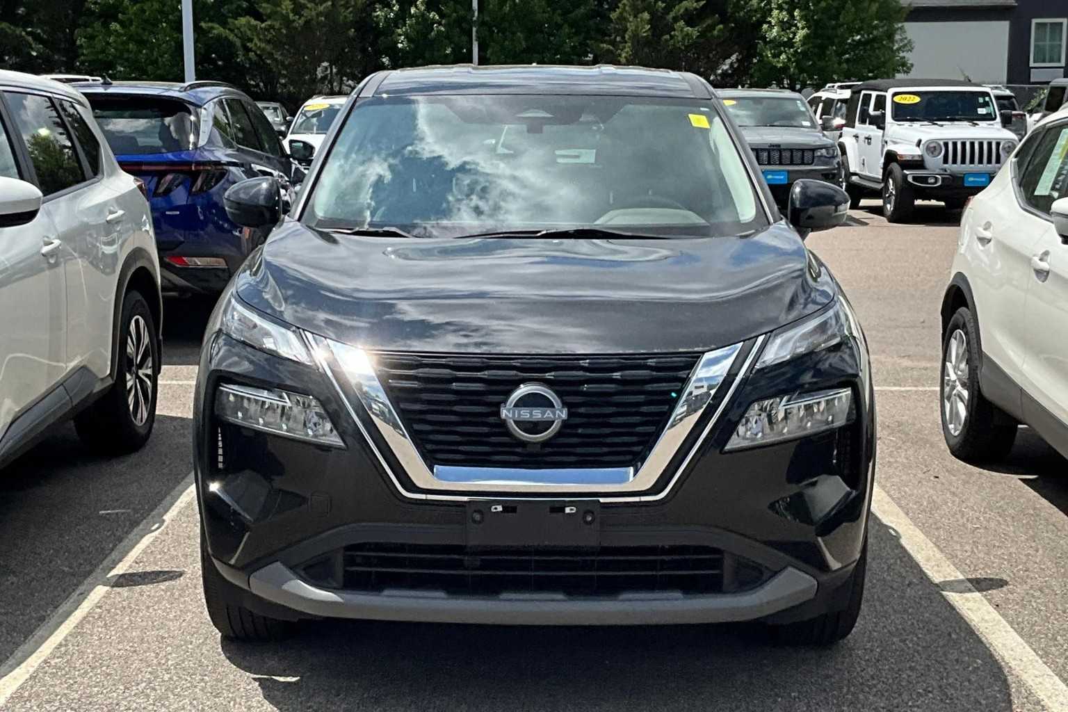 2023 Nissan Rogue SV - Photo 2