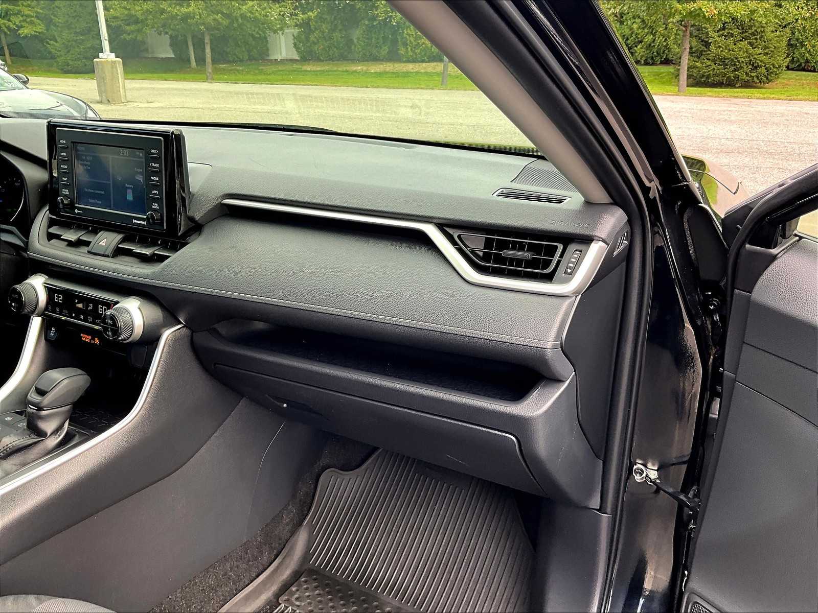 2021 Toyota RAV4 Hybrid XLE - Photo 13