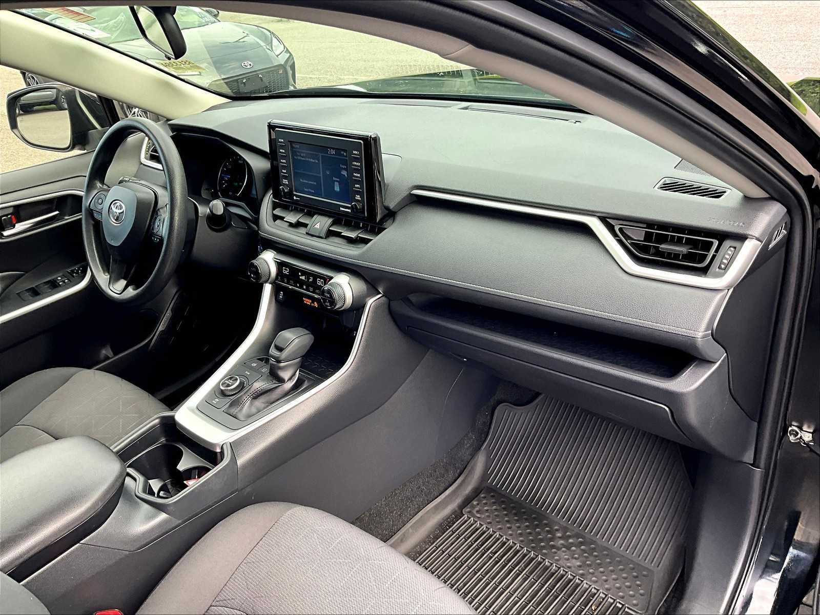 2021 Toyota RAV4 Hybrid XLE - Photo 14