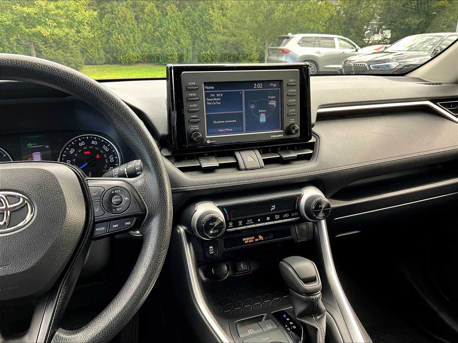 2021 Toyota RAV4 Hybrid XLE - Photo 18