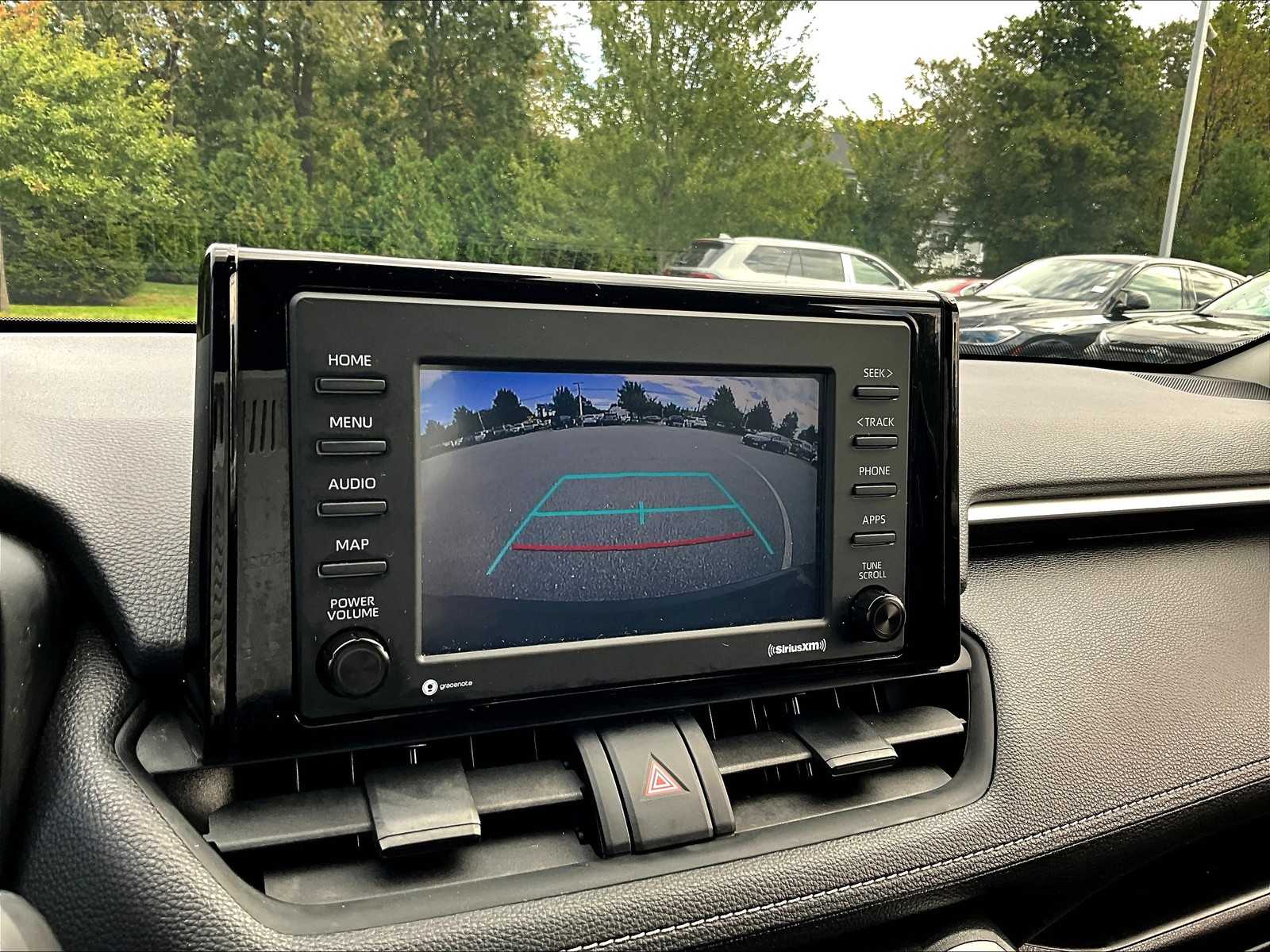 2021 Toyota RAV4 Hybrid XLE - Photo 19