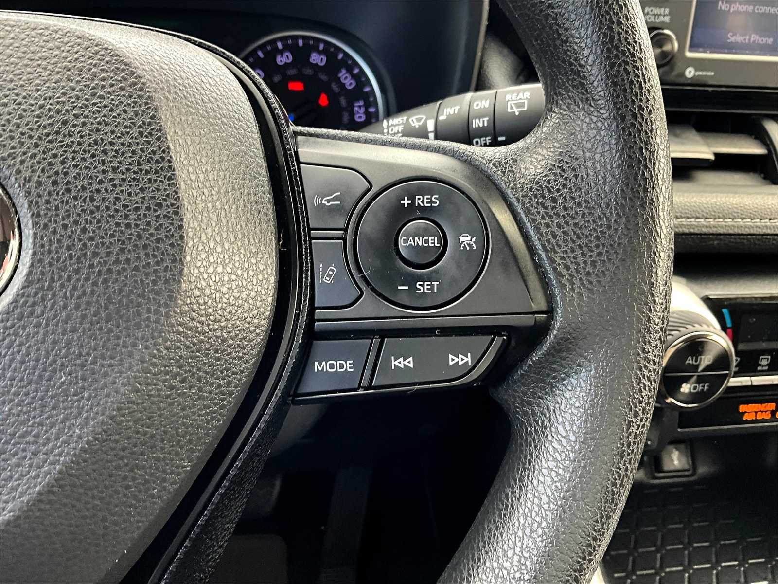 2021 Toyota RAV4 Hybrid XLE - Photo 24