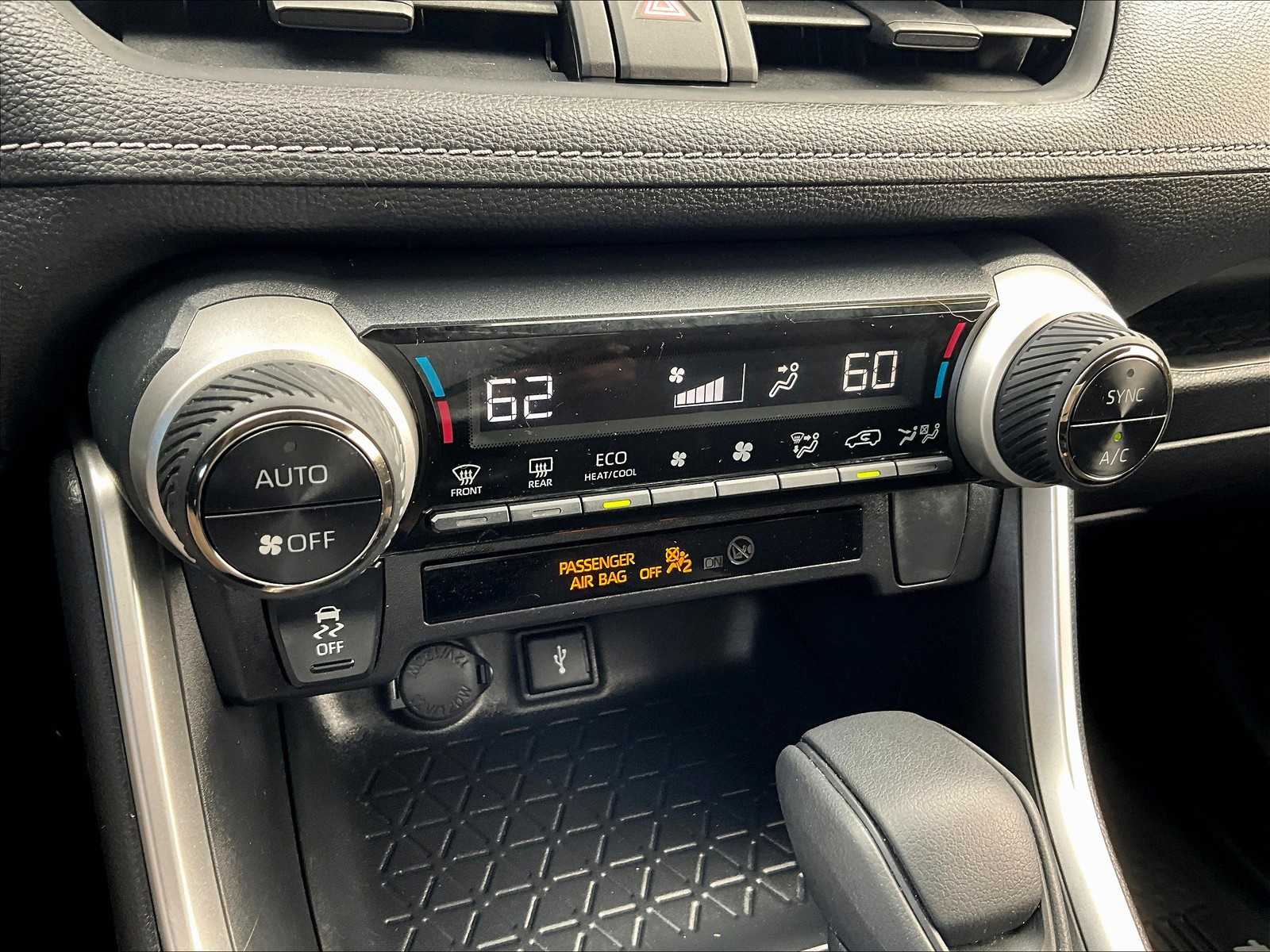 2021 Toyota RAV4 Hybrid XLE - Photo 26