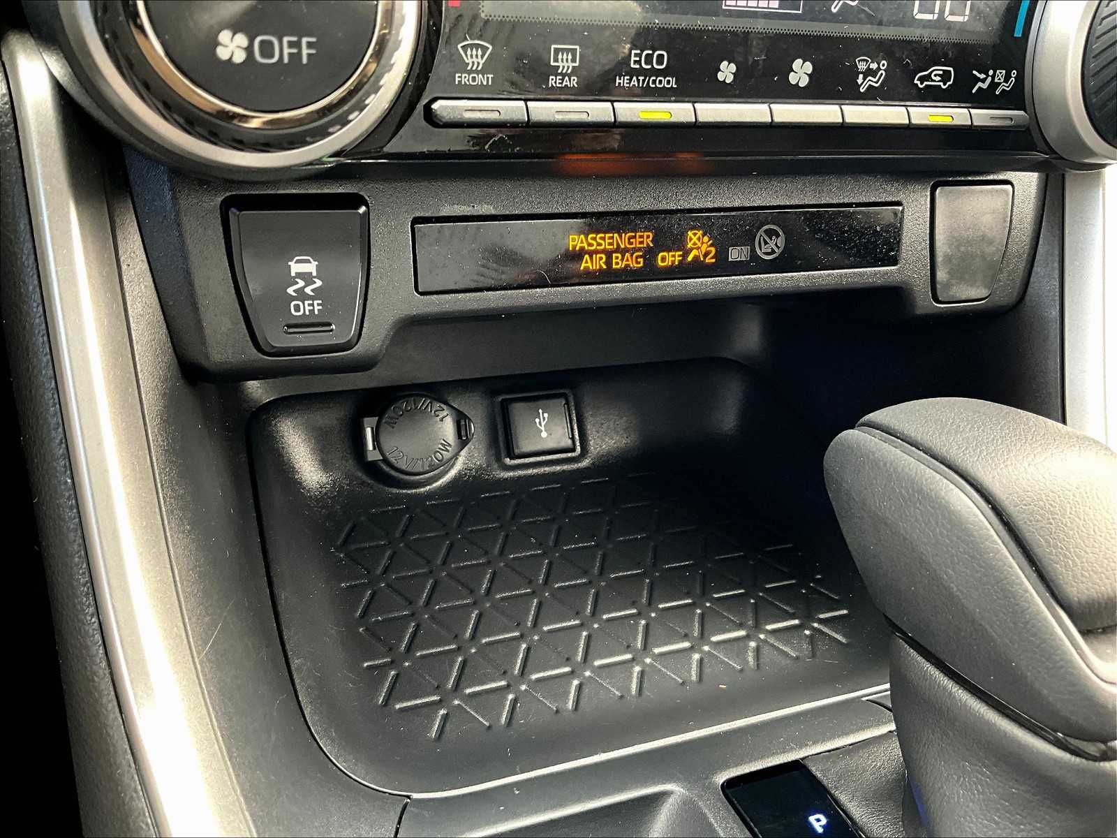 2021 Toyota RAV4 Hybrid XLE - Photo 27