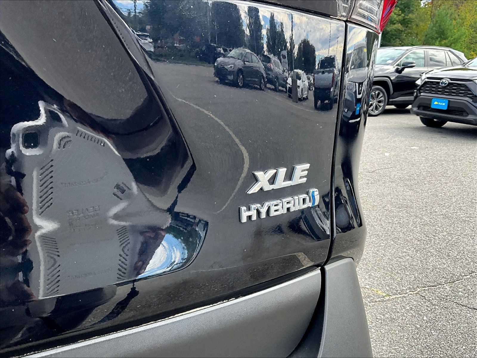 2021 Toyota RAV4 Hybrid XLE - Photo 29