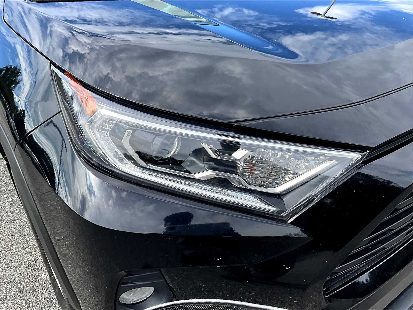 2021 Toyota RAV4 Hybrid XLE - Photo 33