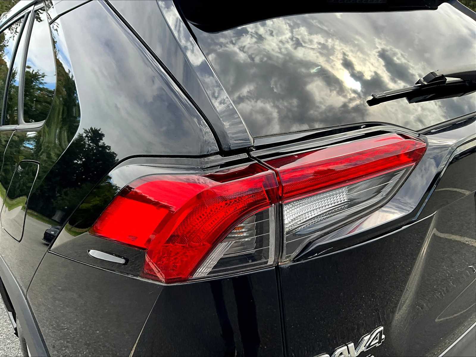 2021 Toyota RAV4 Hybrid XLE - Photo 34