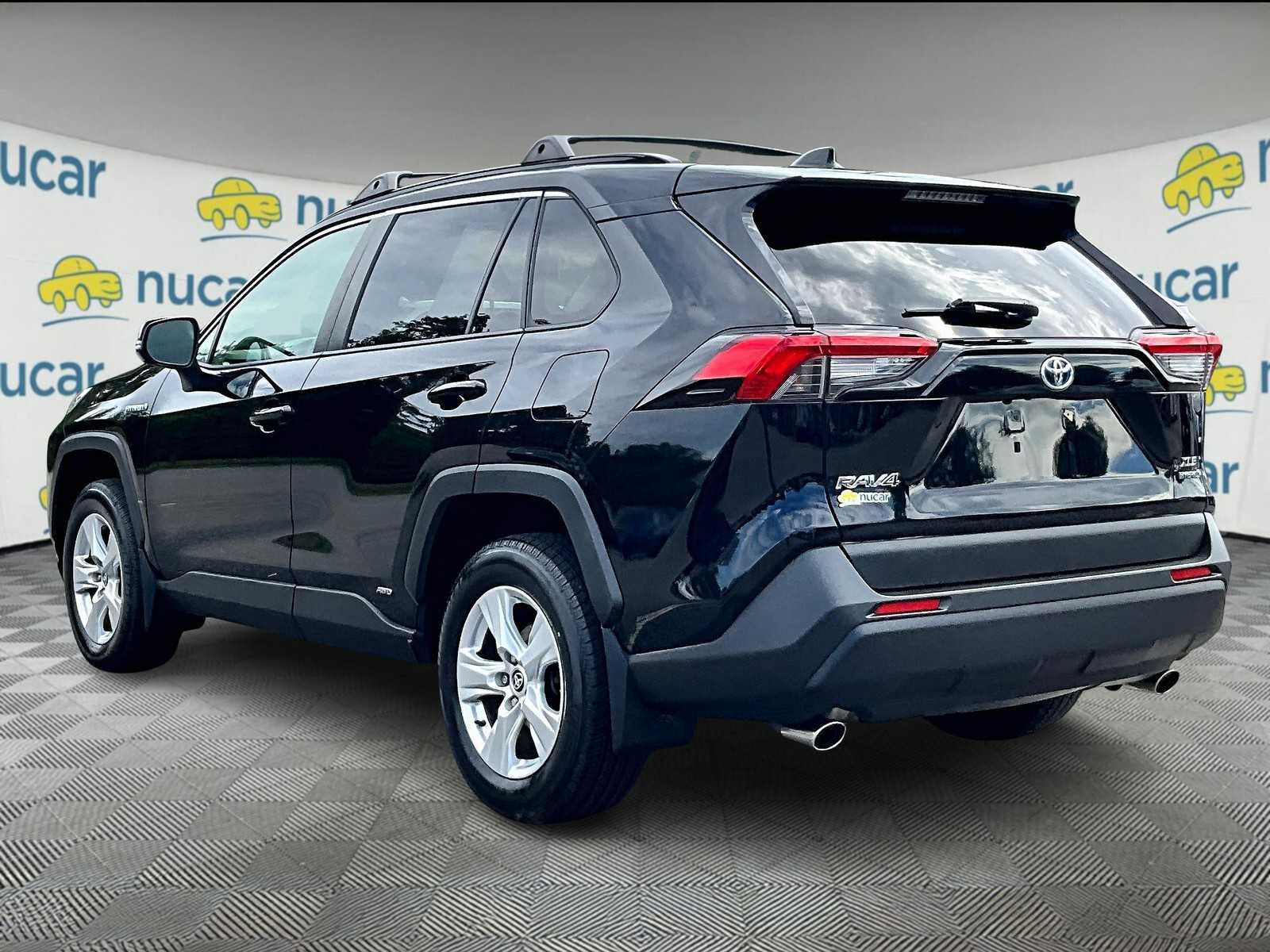 2021 Toyota RAV4 Hybrid XLE - Photo 4