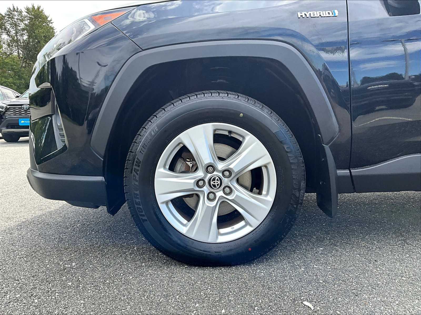 2021 Toyota RAV4 Hybrid XLE - Photo 7