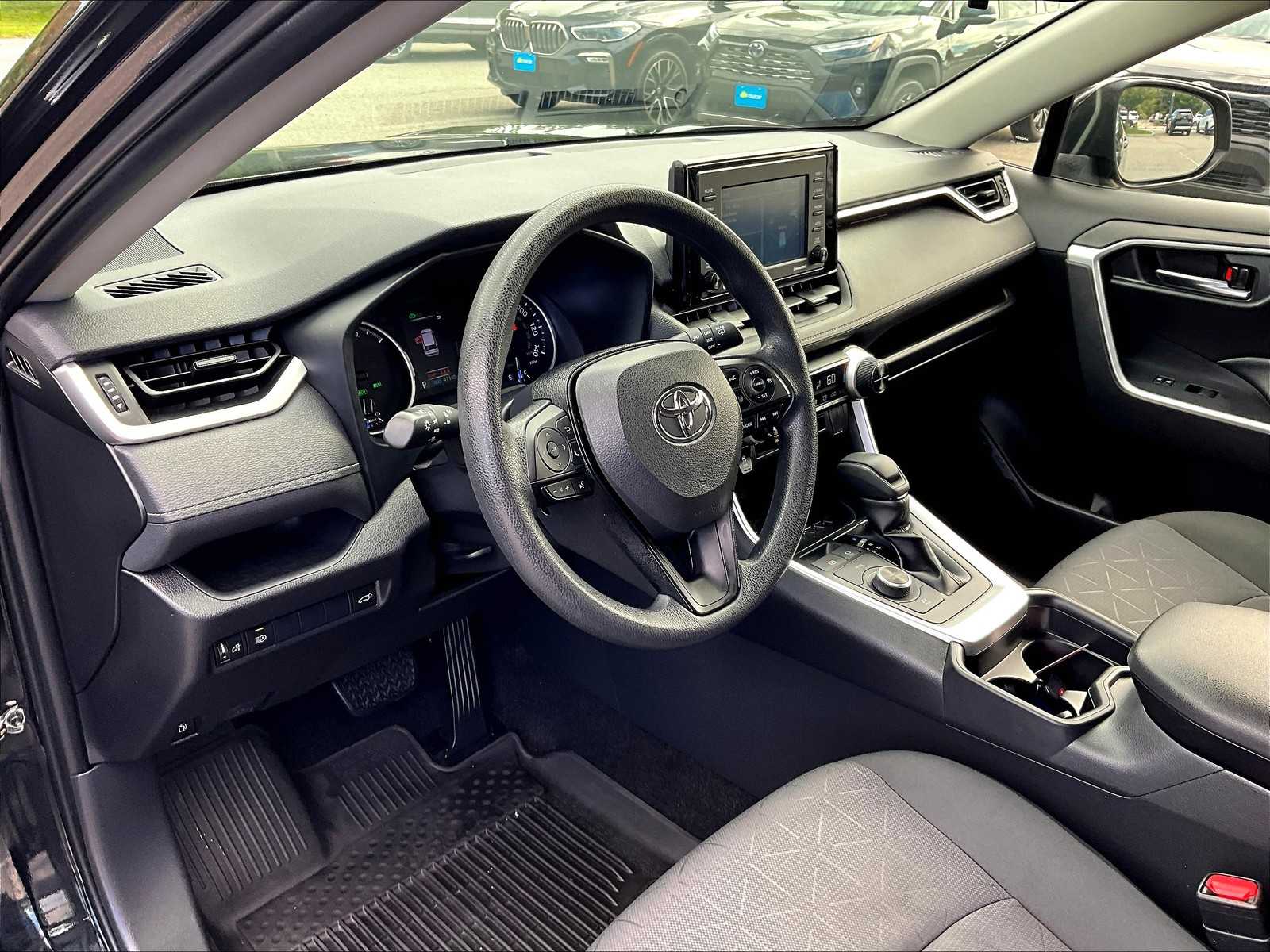2021 Toyota RAV4 Hybrid XLE - Photo 8
