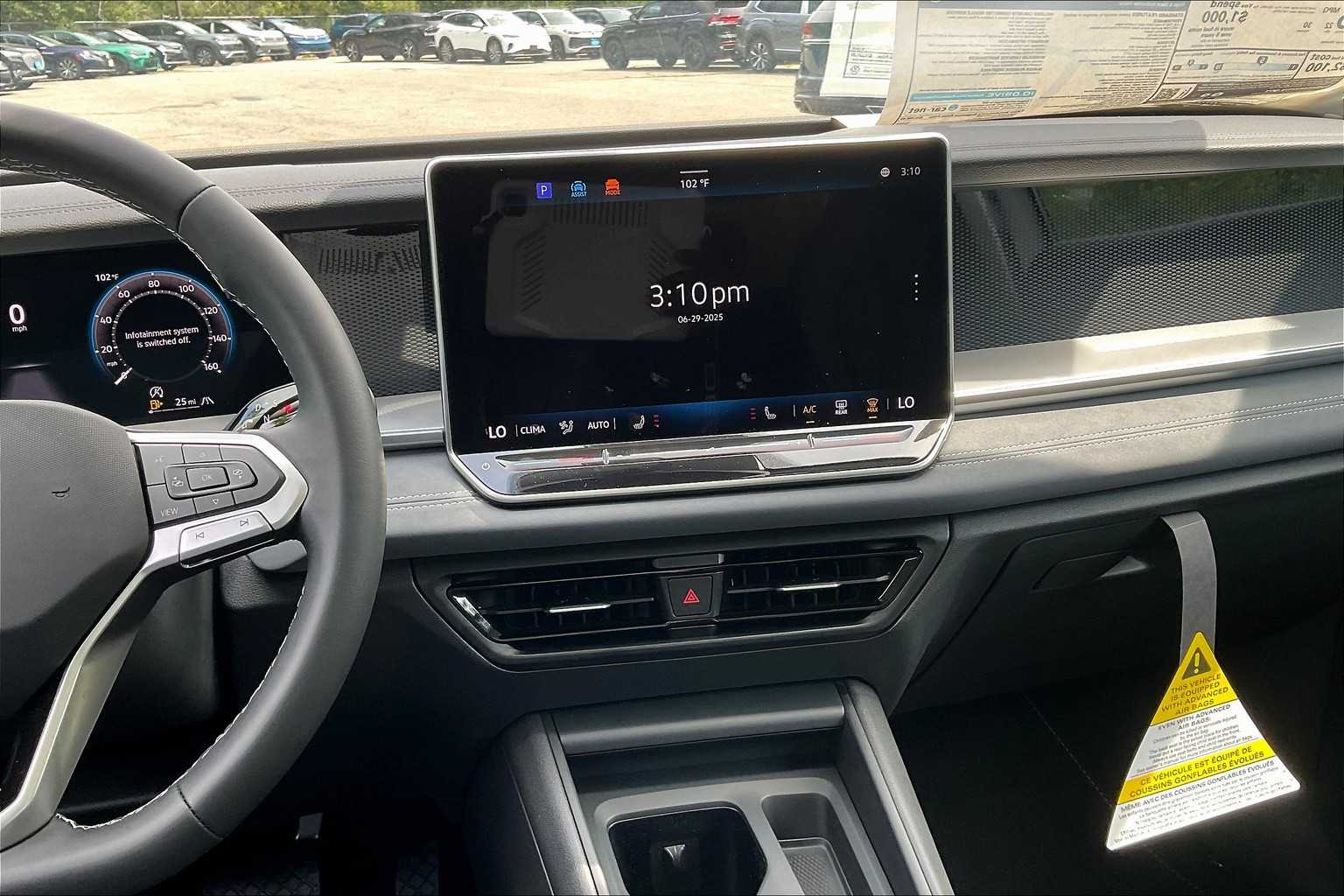 2025 Volkswagen Tiguan SE - Photo 13