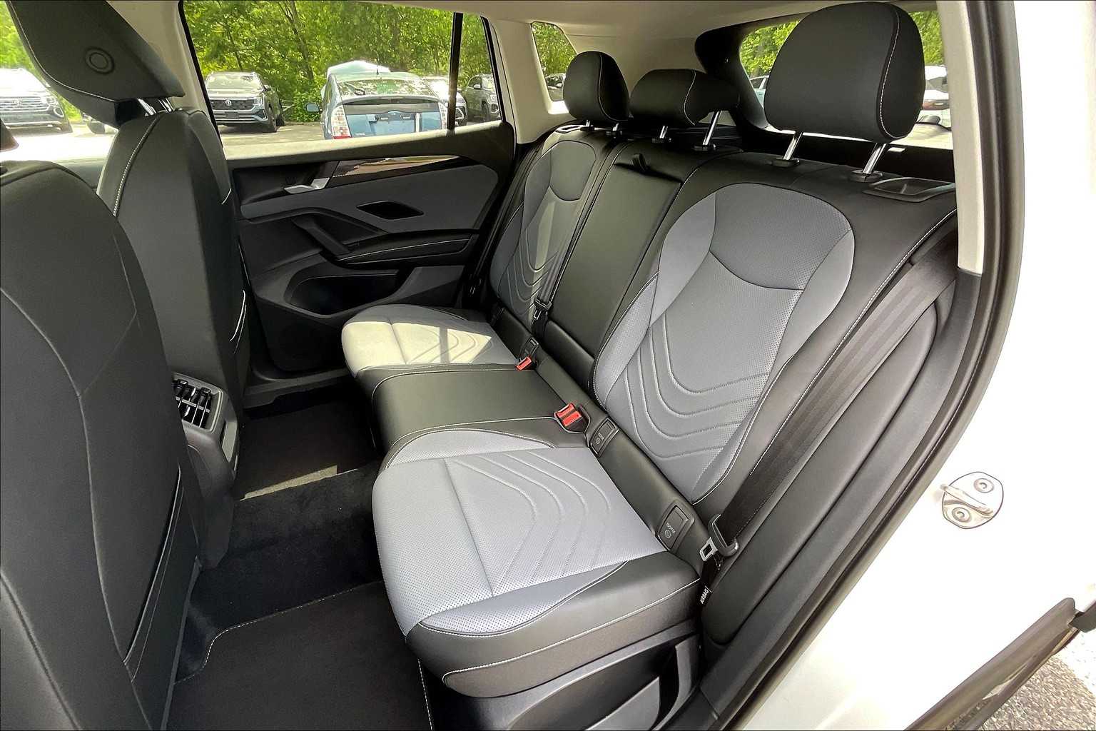 2025 Volkswagen Tiguan SE - Photo 15