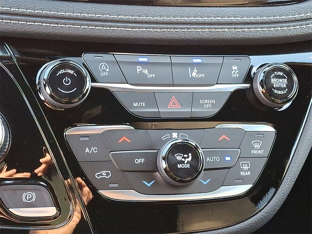 2026 Chrysler Pacifica Select - Photo 12