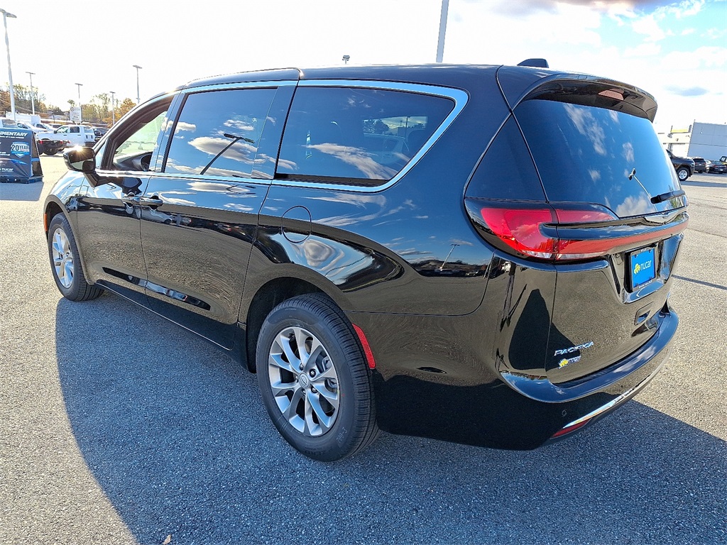 2026 Chrysler Pacifica Select - Photo 3