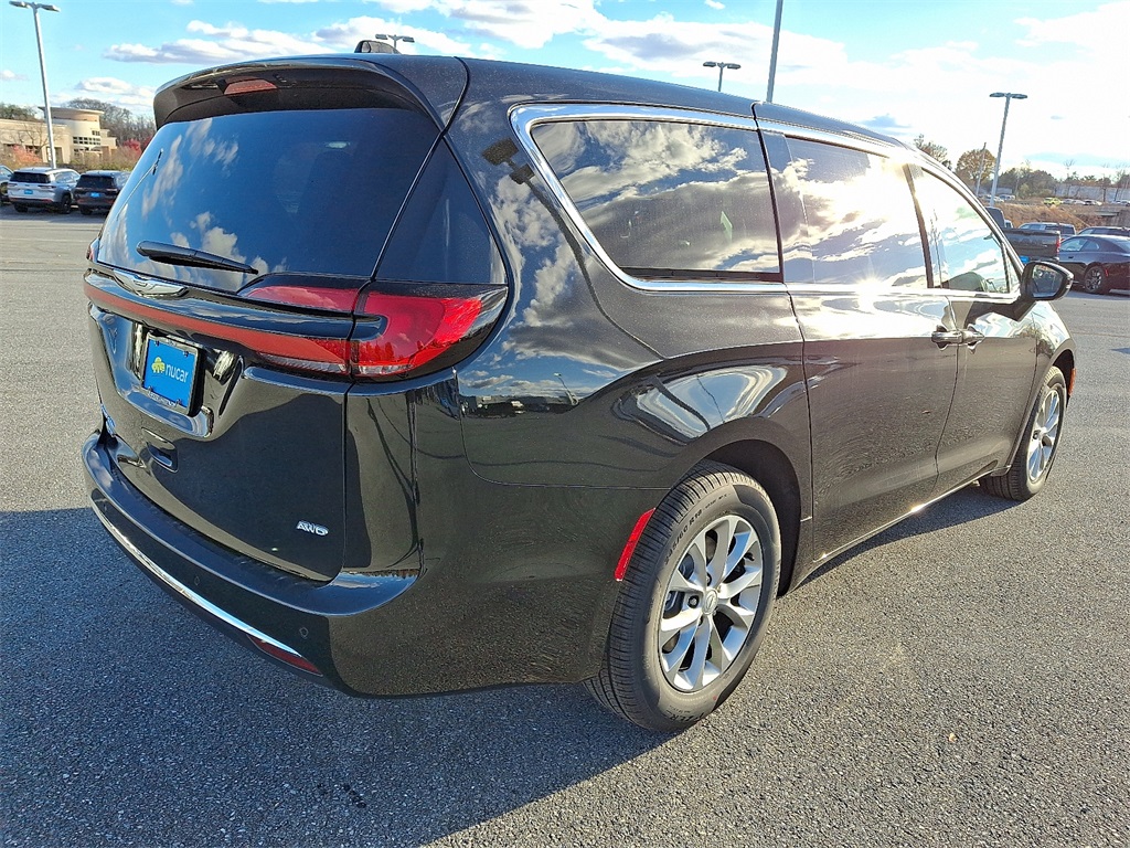 2026 Chrysler Pacifica Select - Photo 4