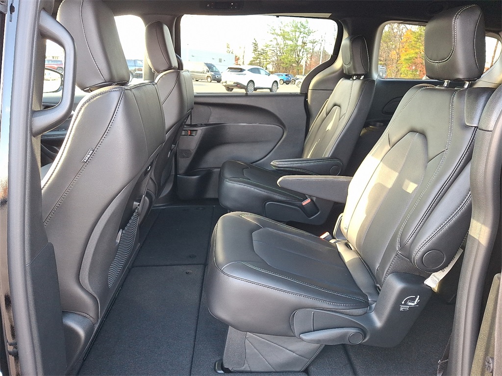 2026 Chrysler Pacifica Select - Photo 6