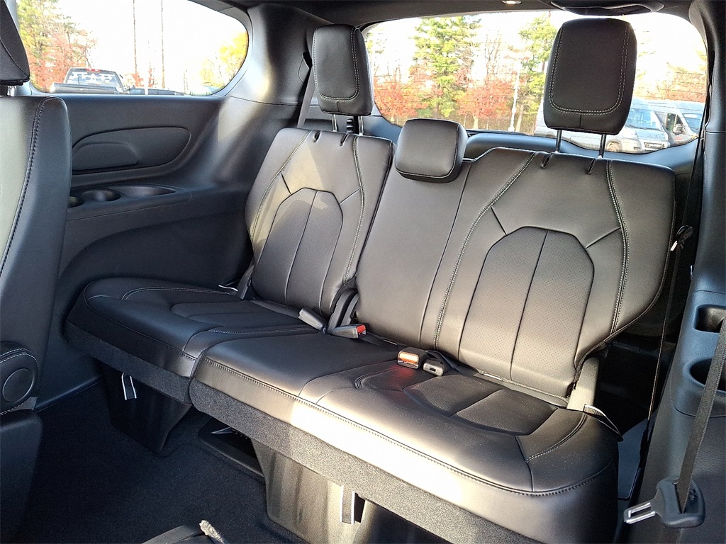 2026 Chrysler Pacifica Select - Photo 7