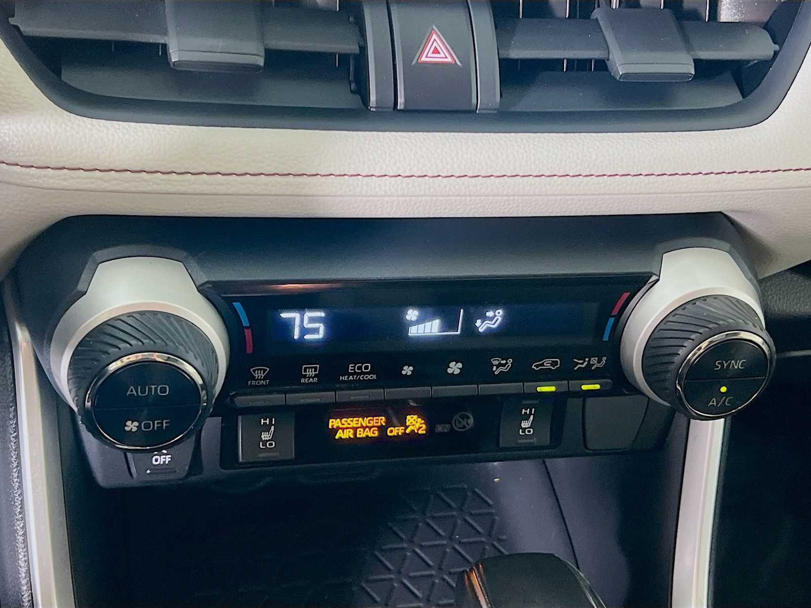 2019 Toyota RAV4 XLE - Photo 15