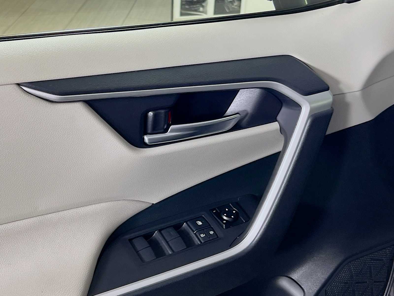 2019 Toyota RAV4 XLE - Photo 17