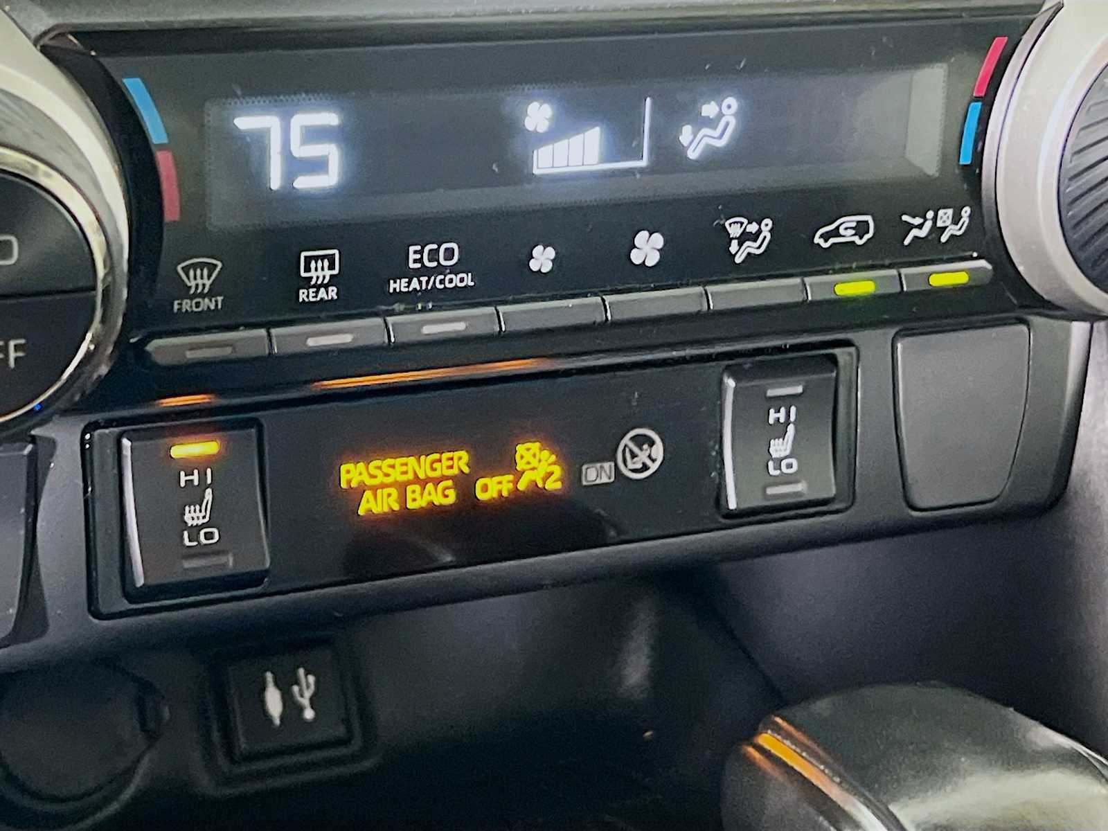 2019 Toyota RAV4 XLE - Photo 20