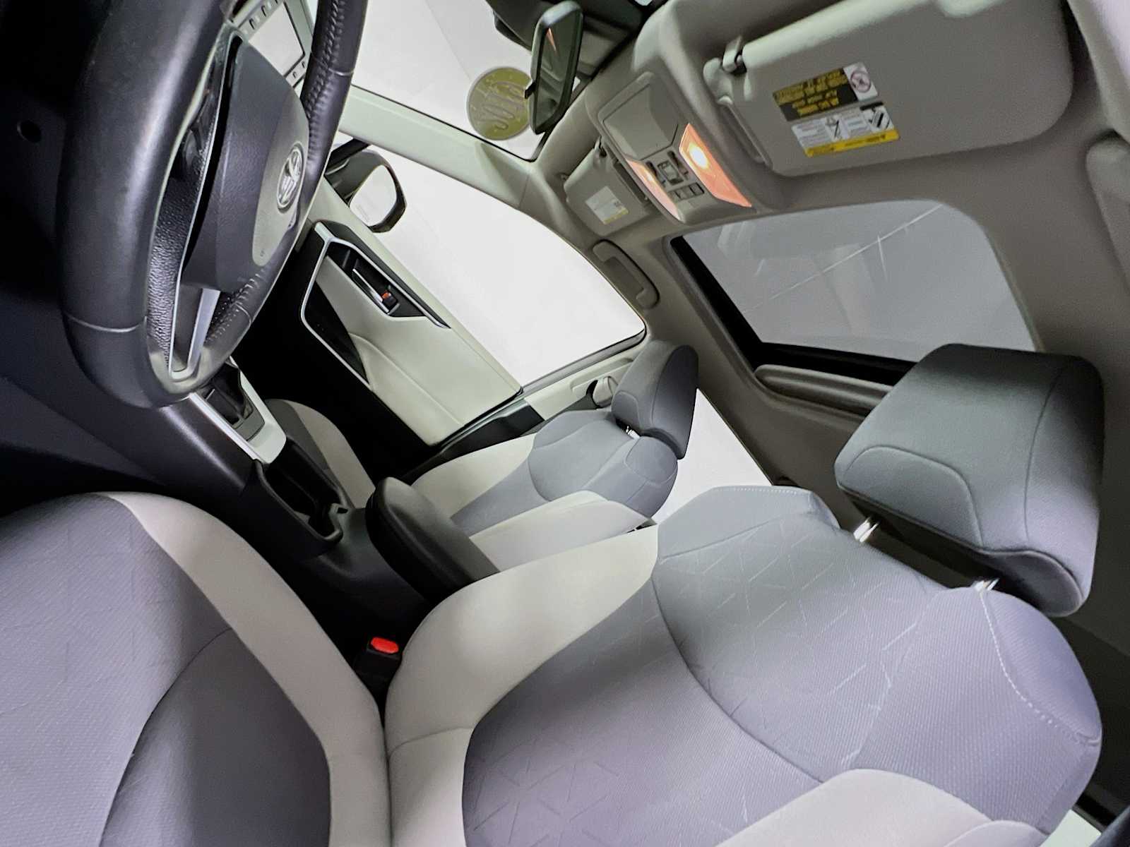 2019 Toyota RAV4 XLE - Photo 22