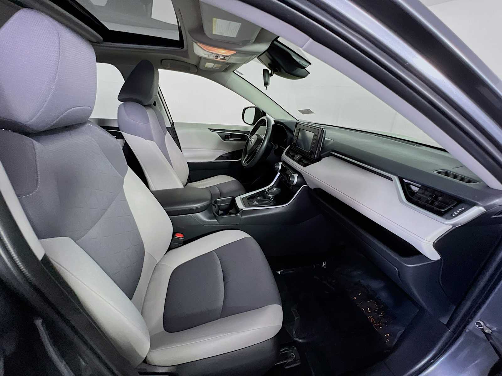 2019 Toyota RAV4 XLE - Photo 28