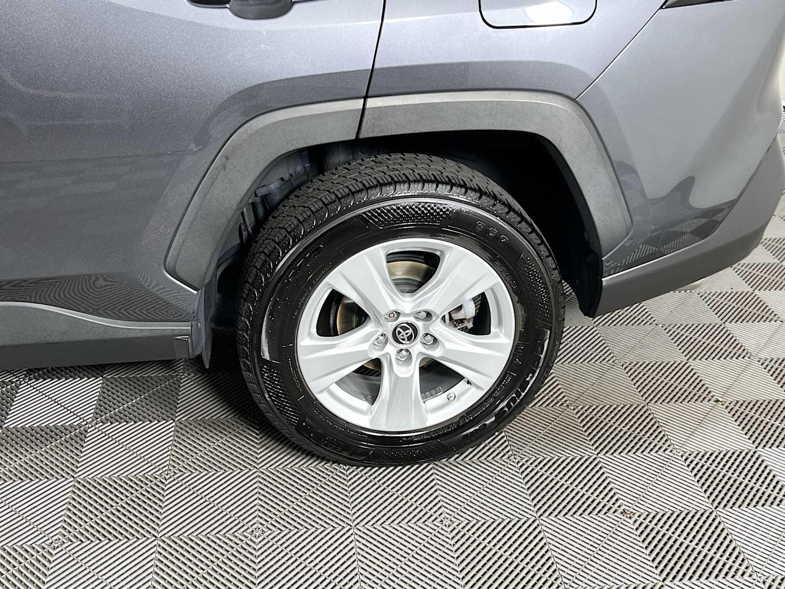 2019 Toyota RAV4 XLE - Photo 31