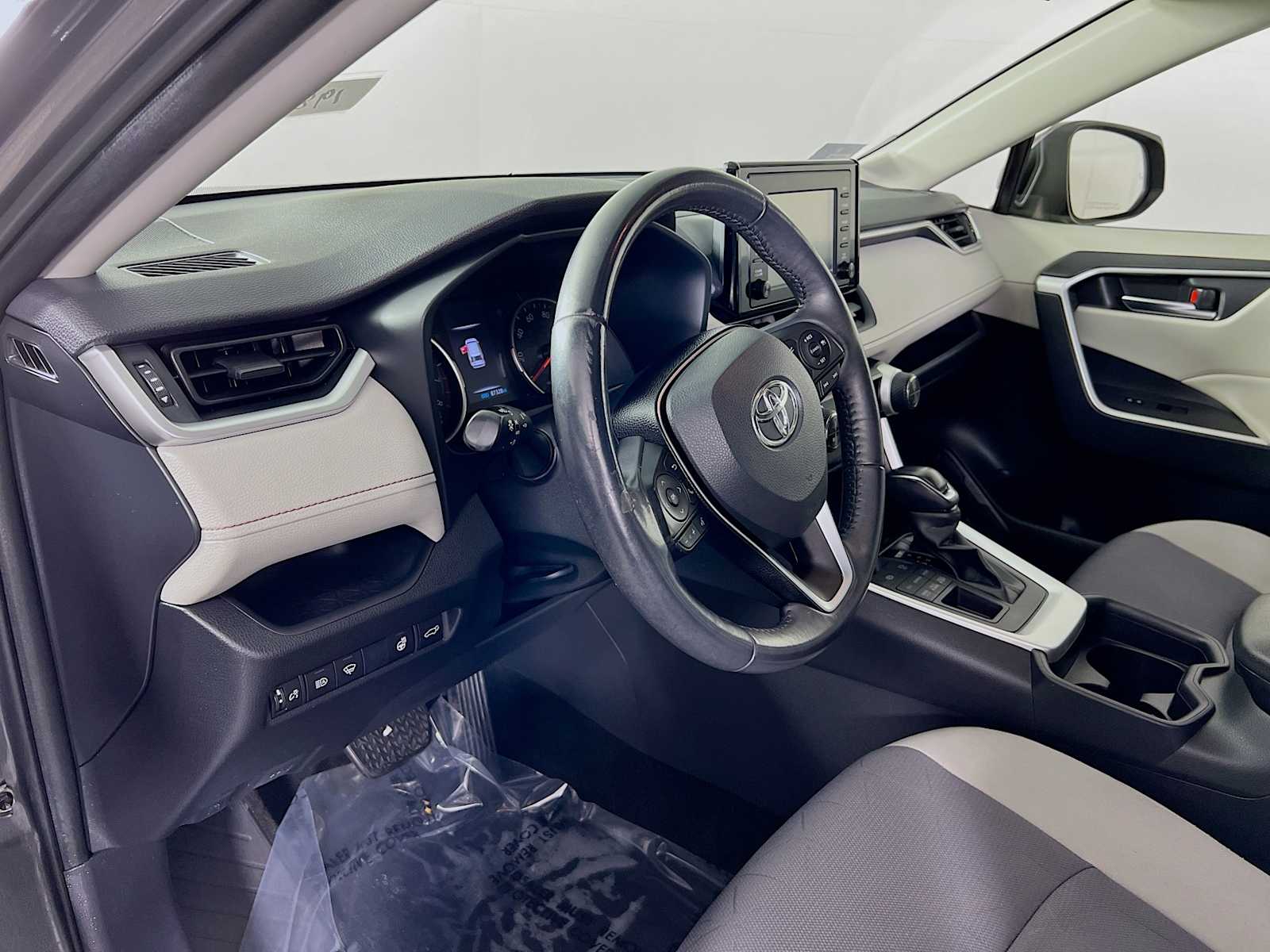 2019 Toyota RAV4 XLE - Photo 9