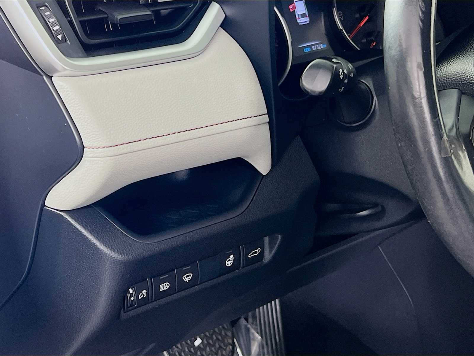 2019 Toyota RAV4 XLE - Photo 10