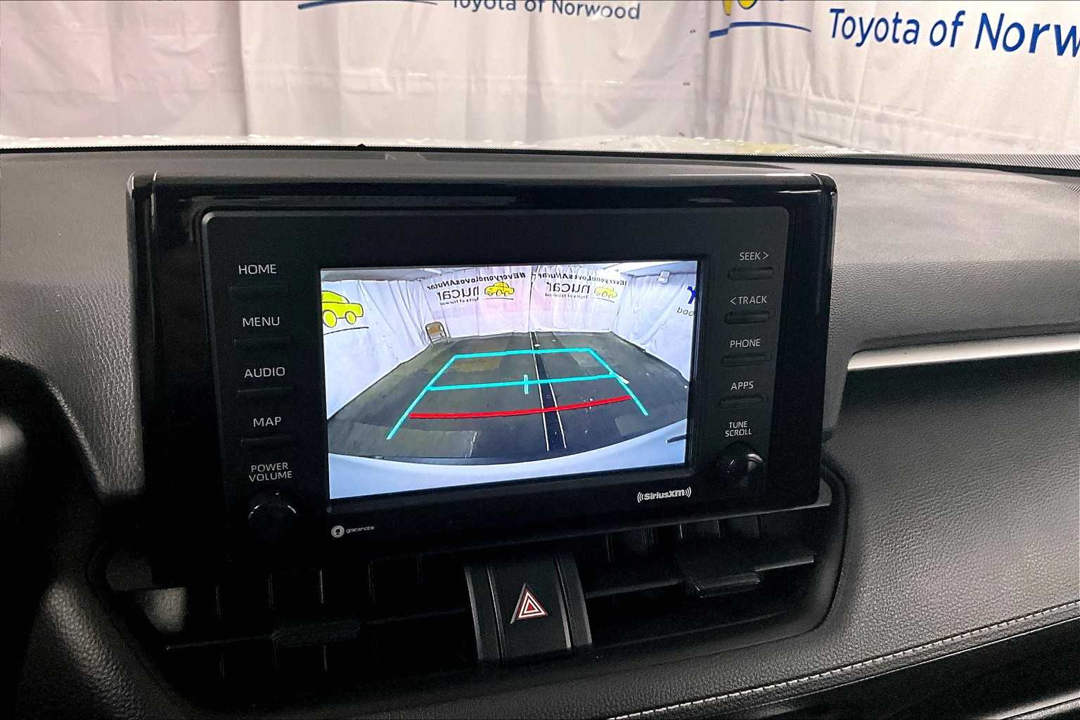 2022 Toyota RAV4 LE - Photo 19