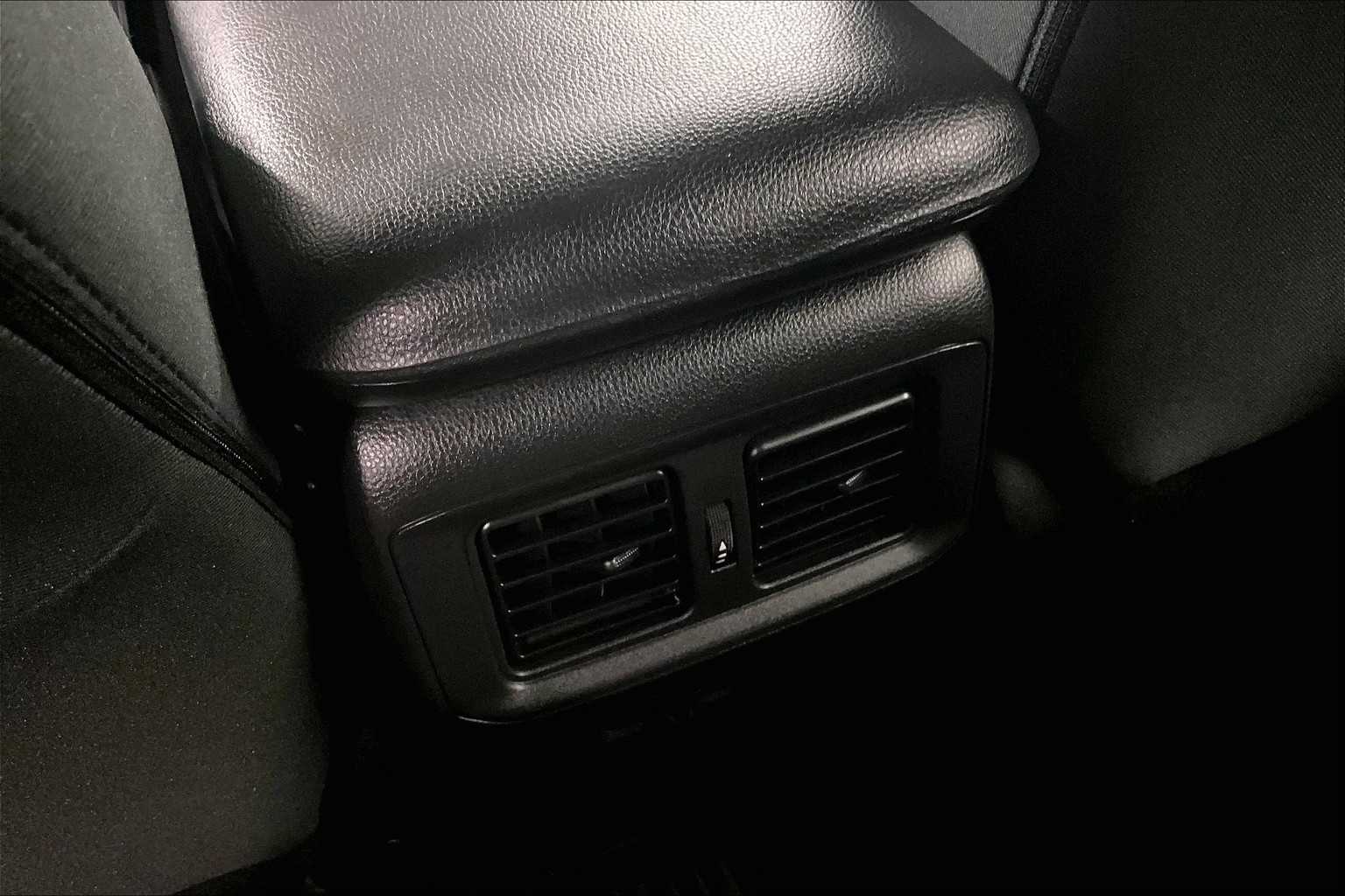 2022 Toyota RAV4 LE - Photo 27