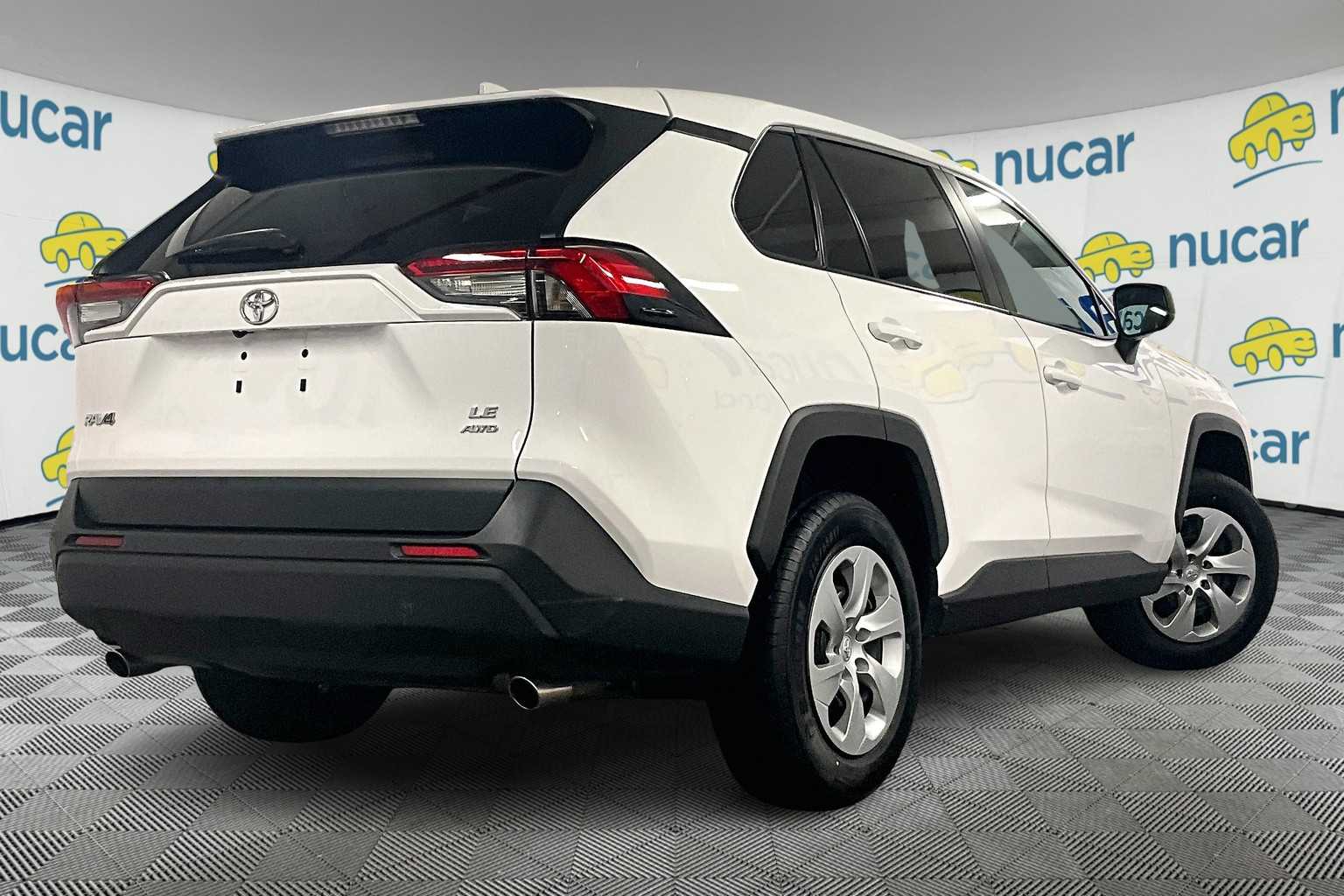 2022 Toyota RAV4 LE - Photo 6