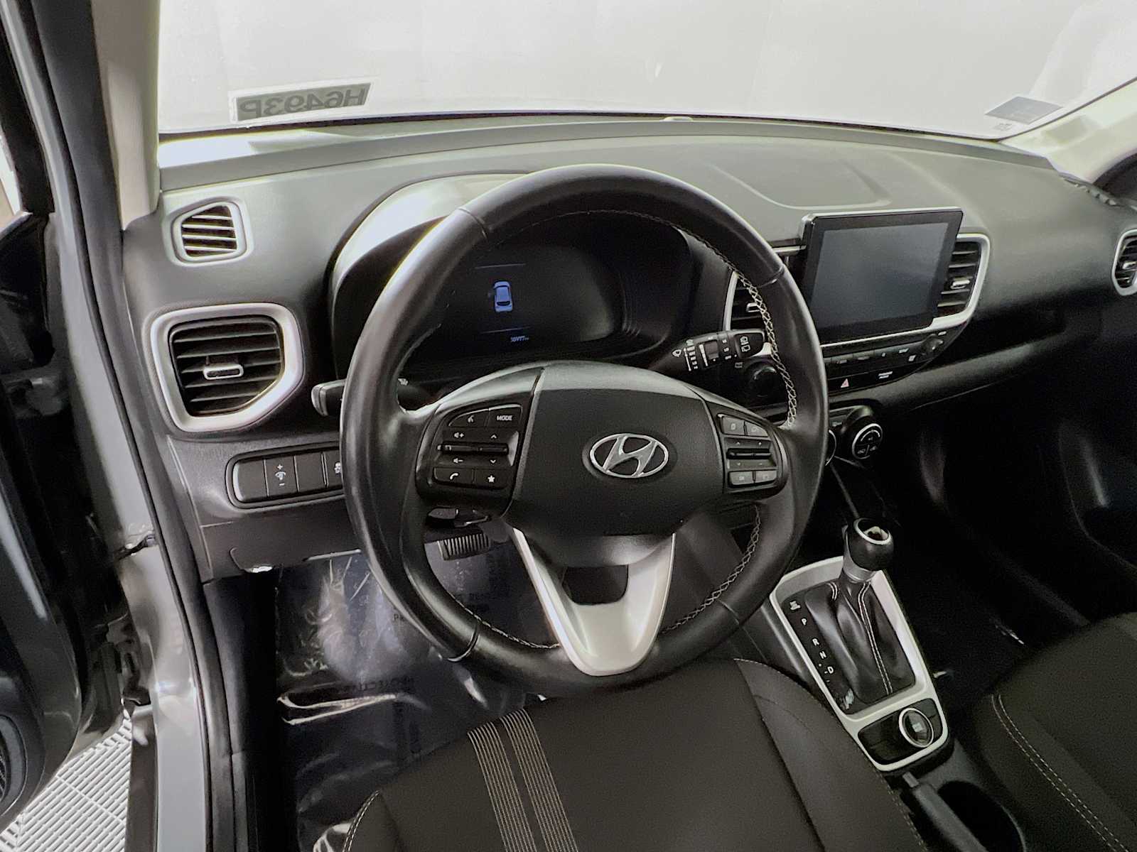 2023 Hyundai Venue SEL - Photo 11