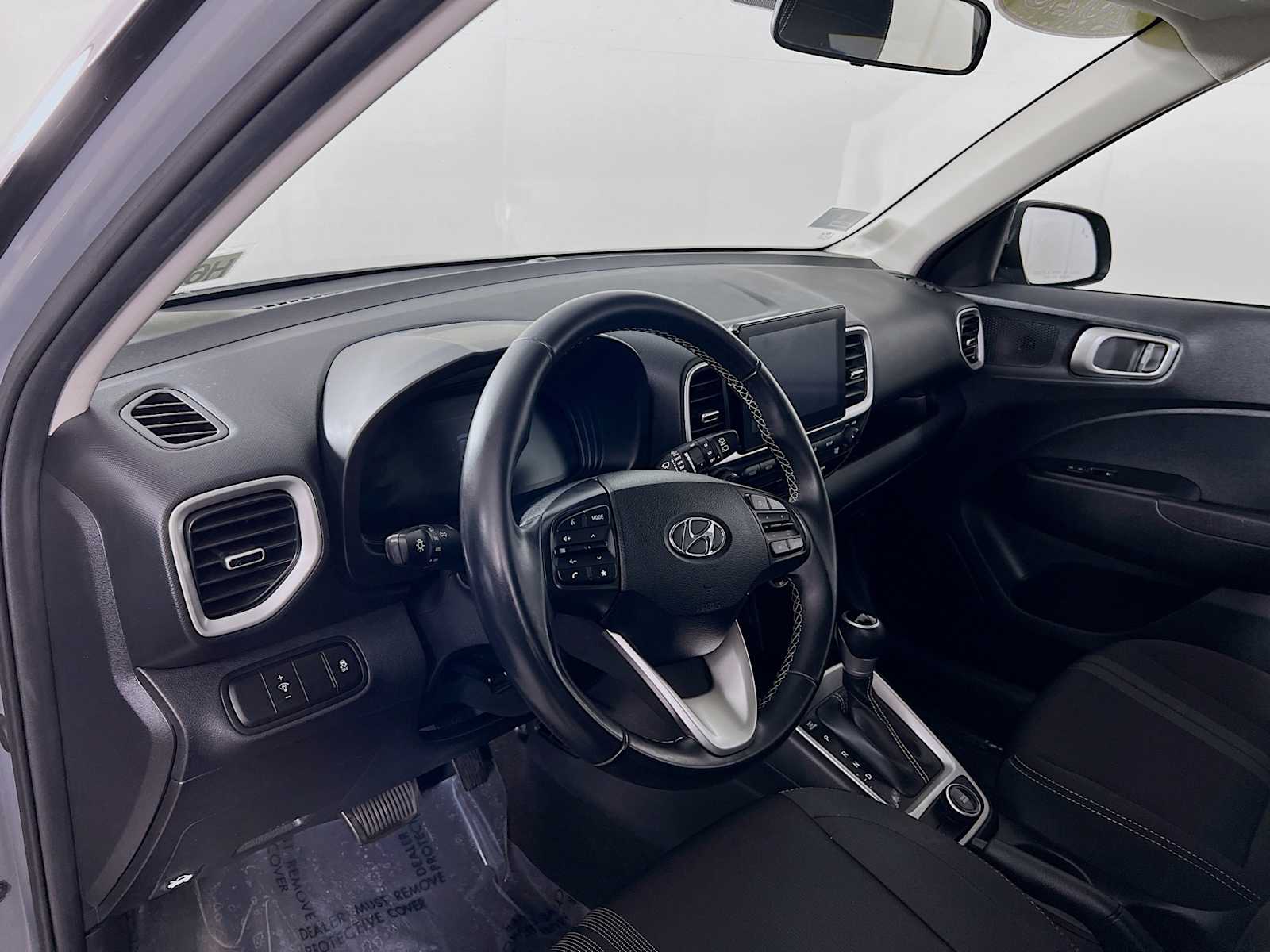 2023 Hyundai Venue SEL - Photo 9