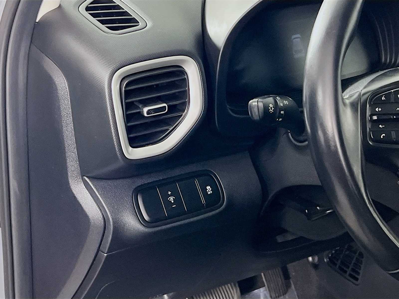 2023 Hyundai Venue SEL - Photo 10