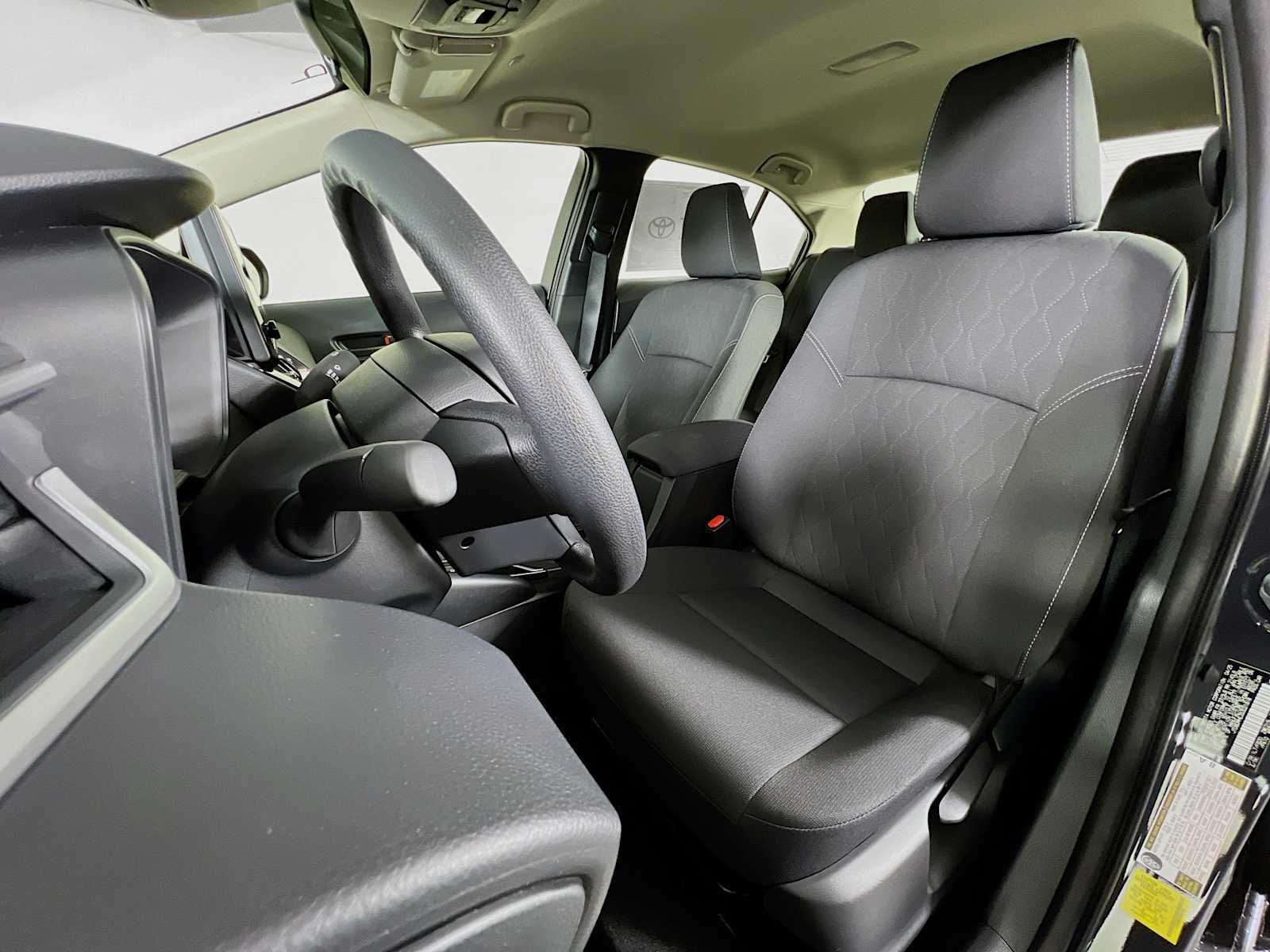 2025 Toyota Corolla Hybrid LE - Photo 12