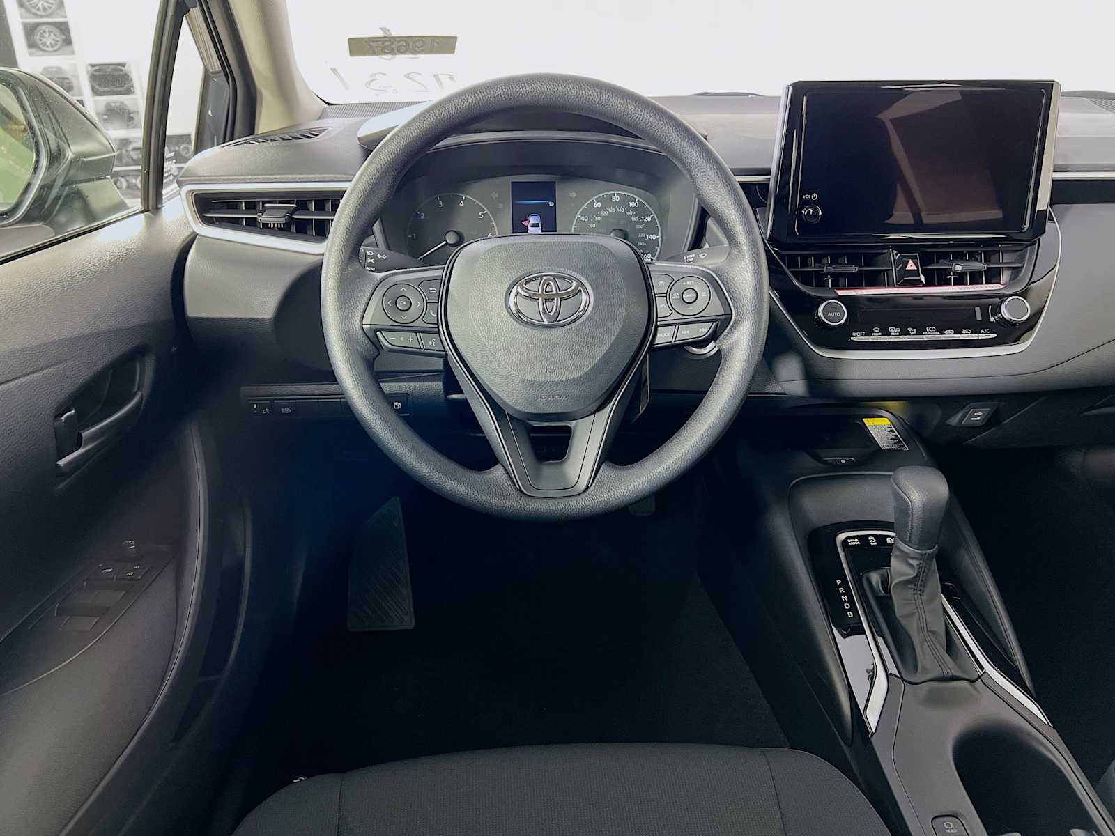 2025 Toyota Corolla Hybrid LE - Photo 14