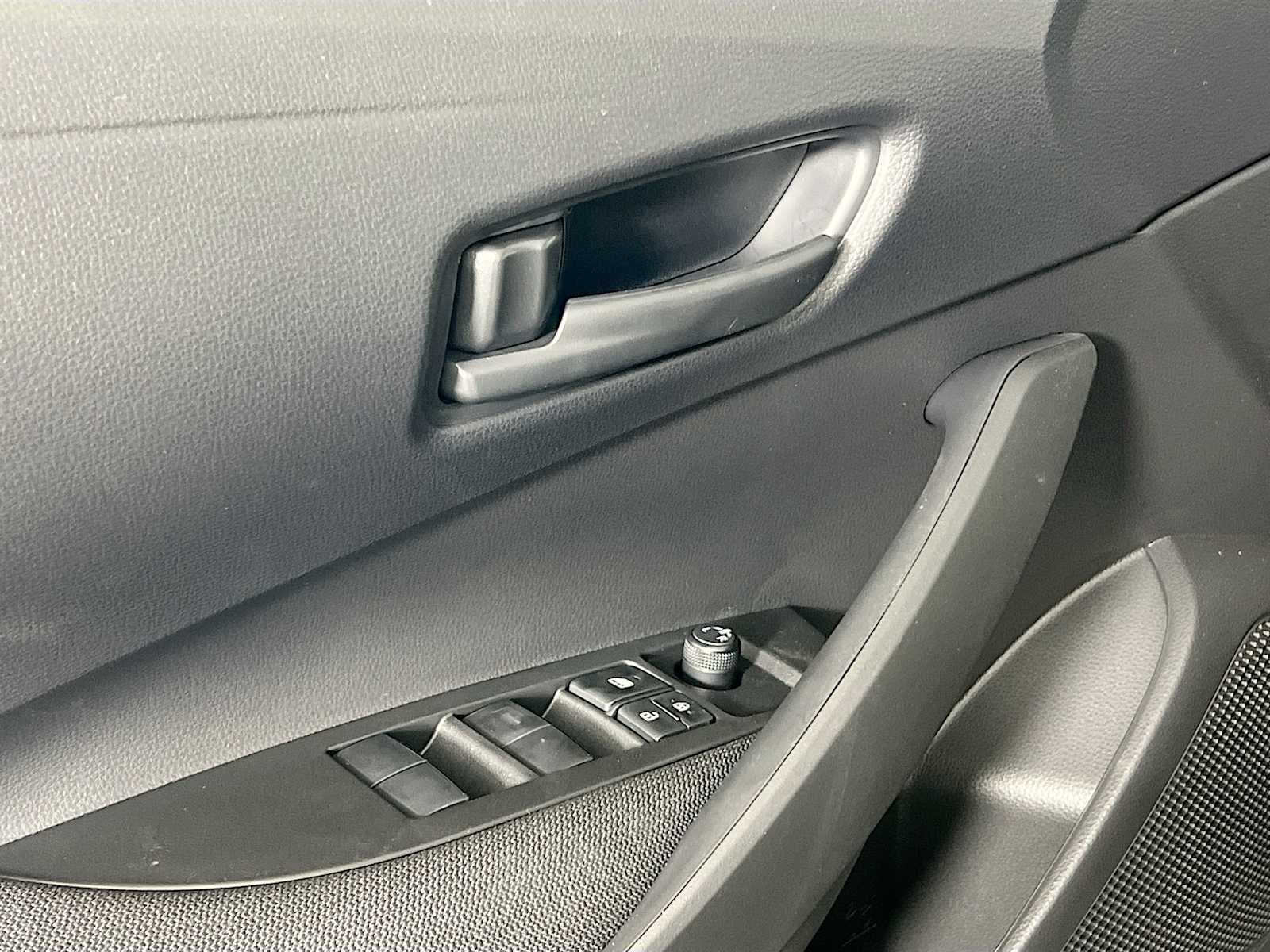 2025 Toyota Corolla Hybrid LE - Photo 15