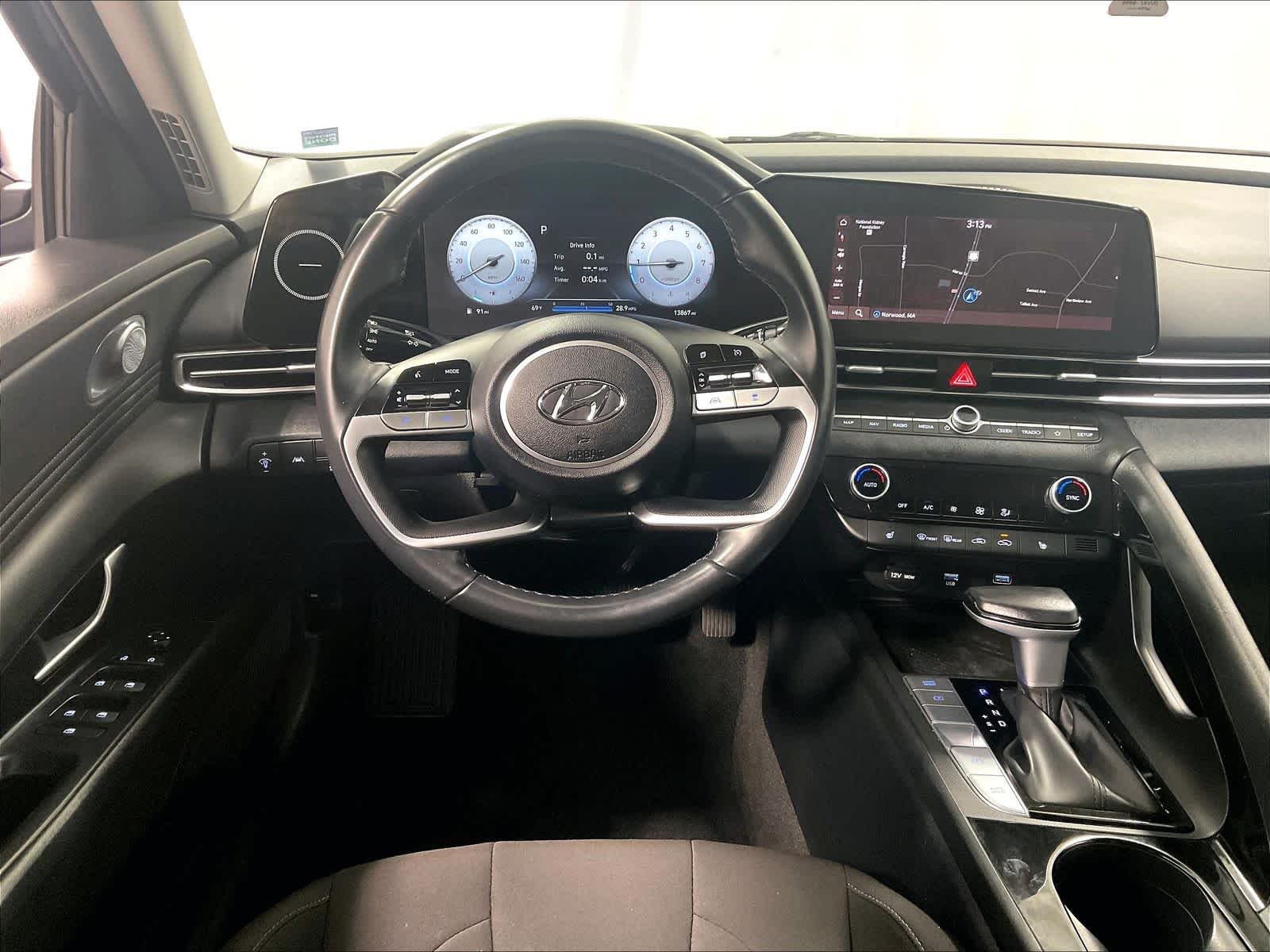 2023 Hyundai Elantra SEL - Photo 17