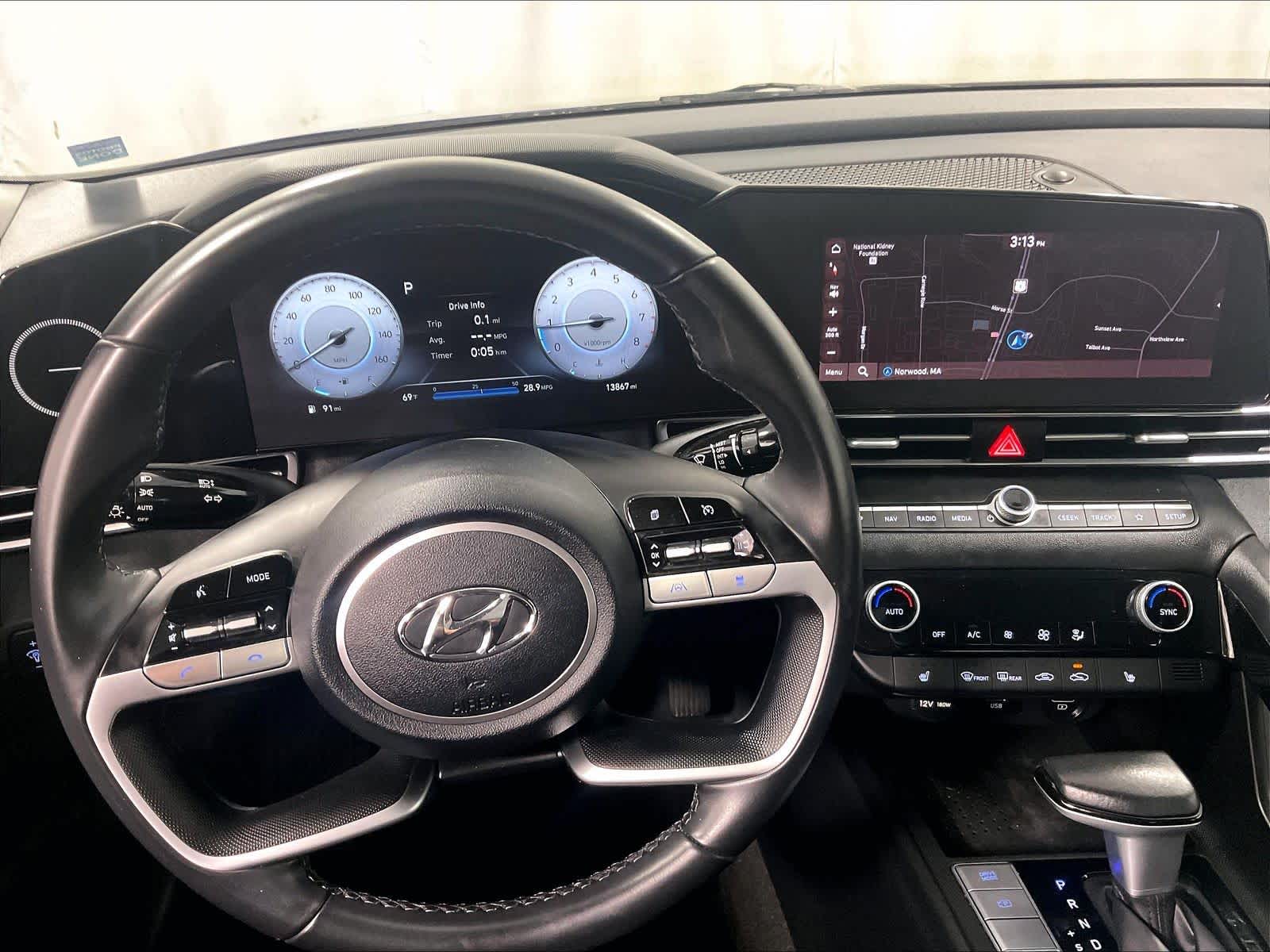 2023 Hyundai Elantra SEL - Photo 18