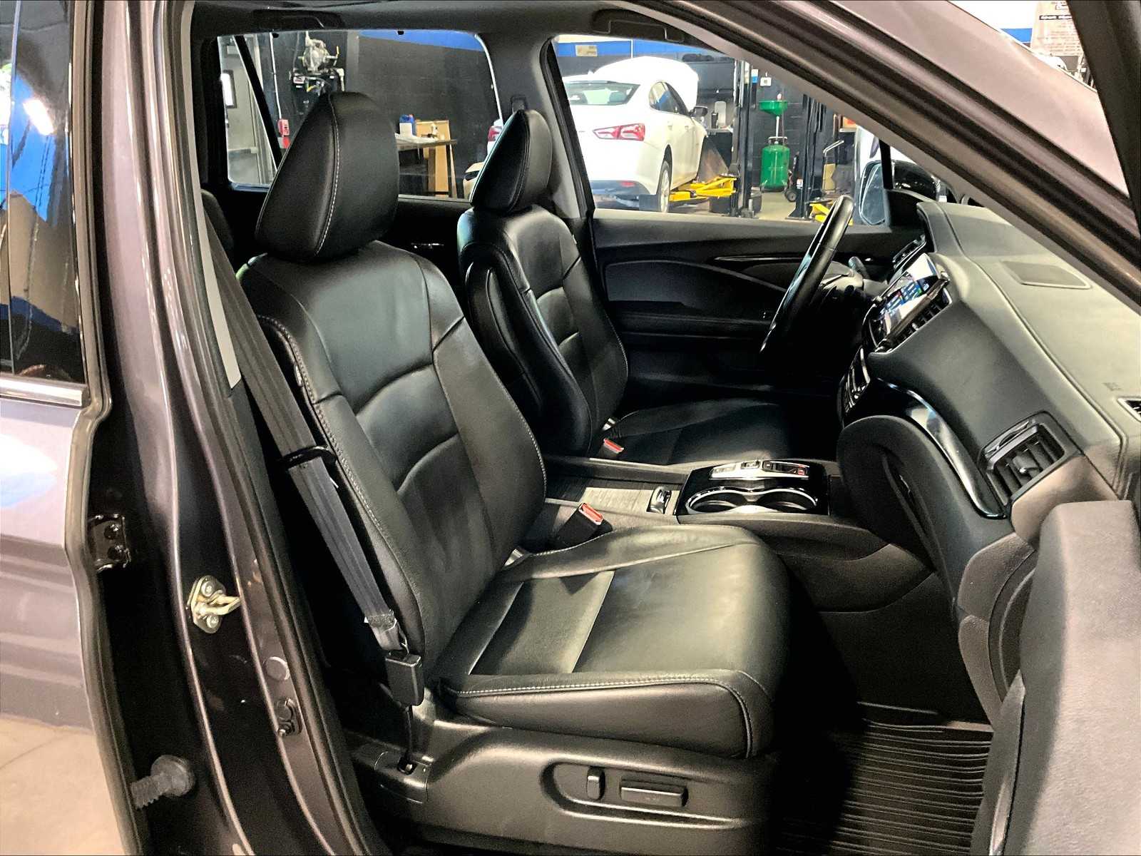 2020 Honda Pilot Touring 8-Passenger - Photo 11