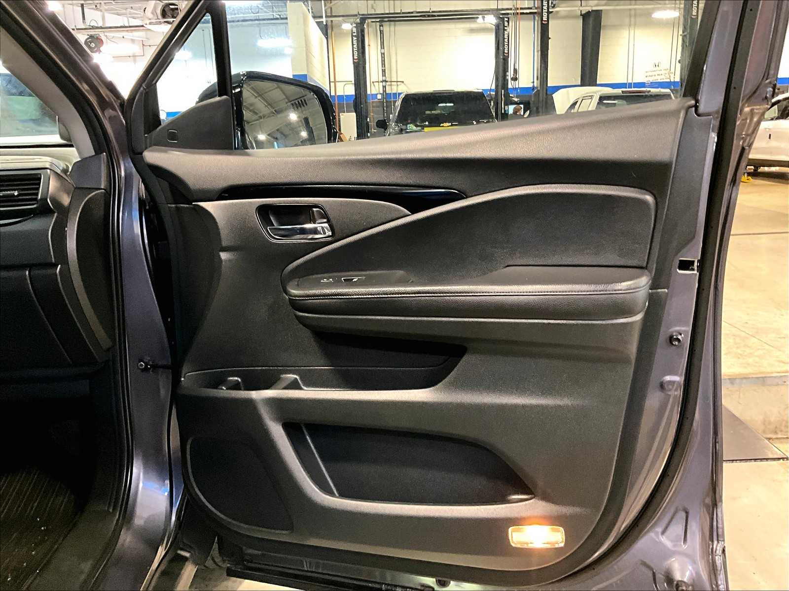 2020 Honda Pilot Touring 8-Passenger - Photo 12