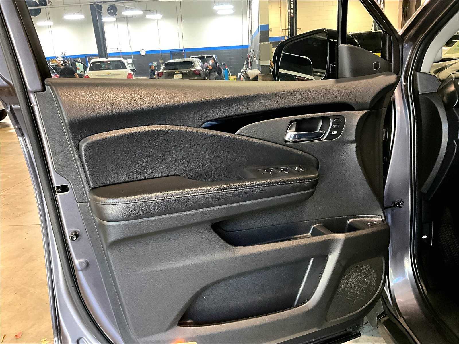 2020 Honda Pilot Touring 8-Passenger - Photo 9