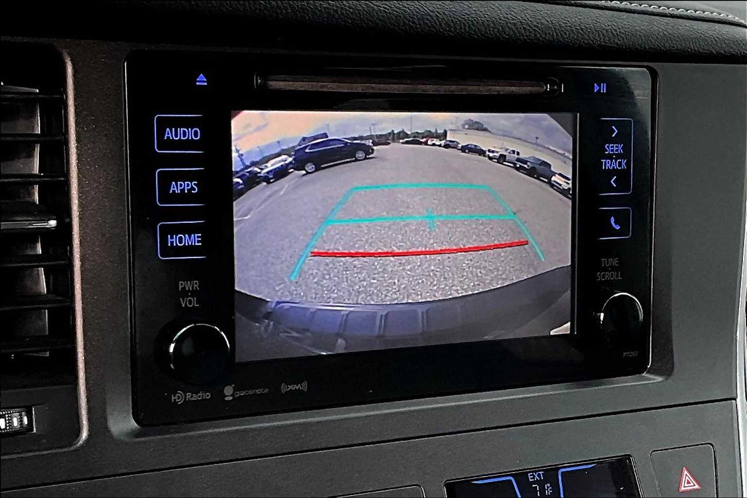 2017 Toyota Sienna XLE - Photo 20