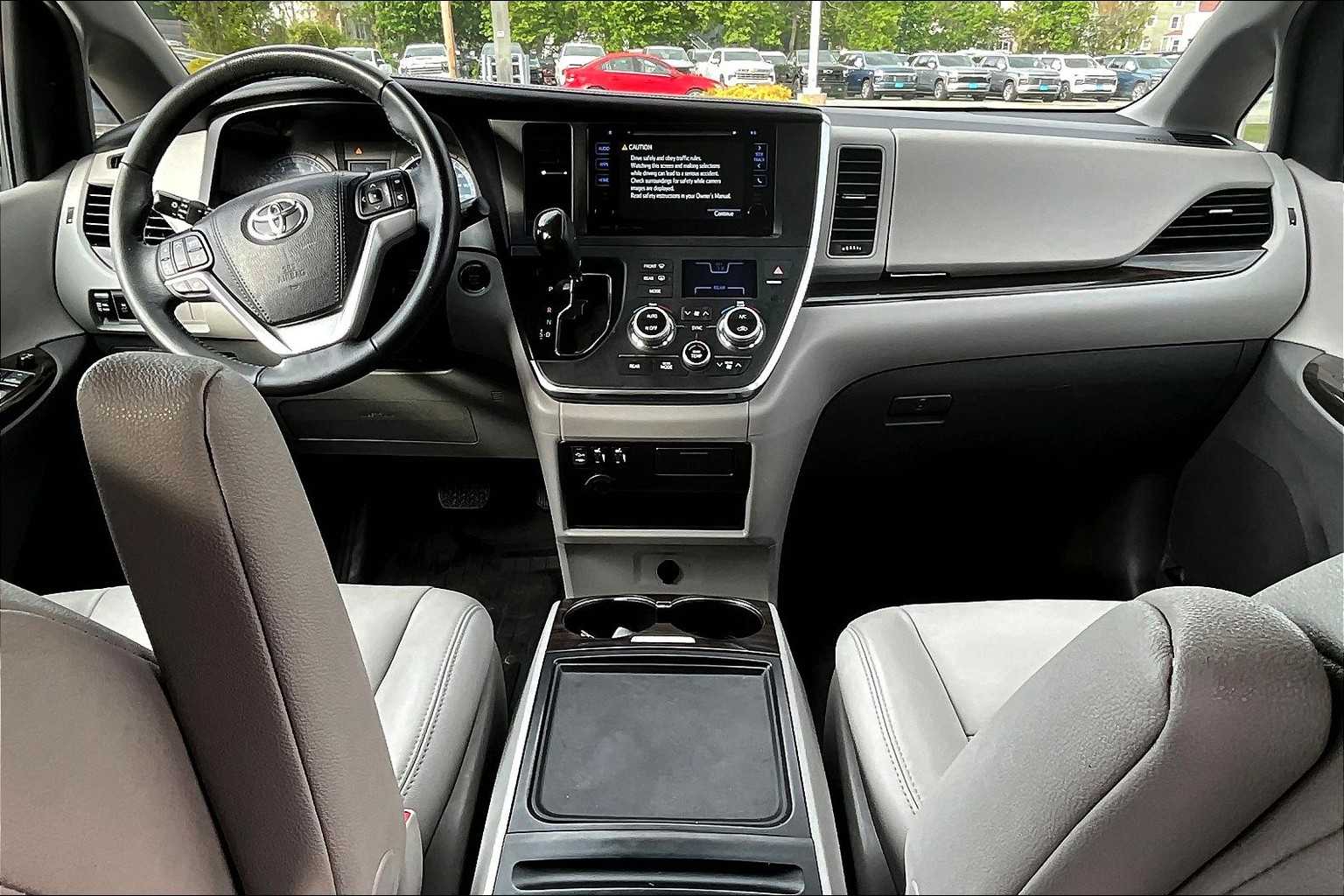 2017 Toyota Sienna XLE - Photo 22